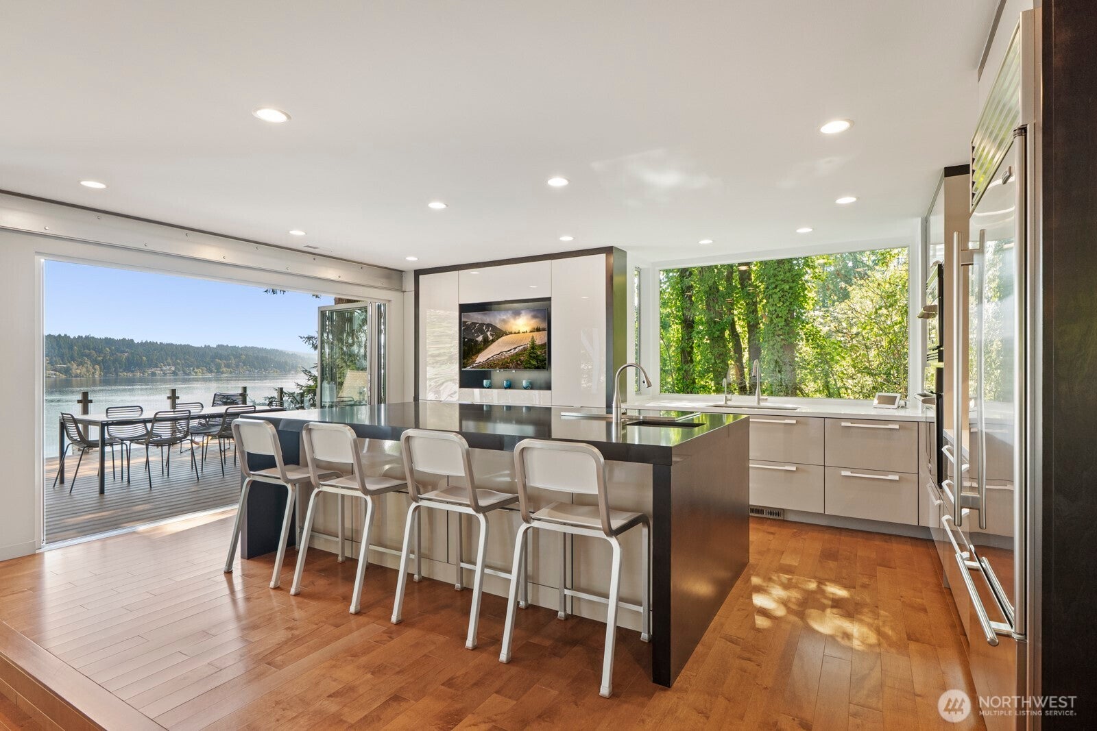 Bellevue, Washington, 98008, United States, 4 Bedrooms Bedrooms, ,5 BathroomsBathrooms,Residential,Active,1960111