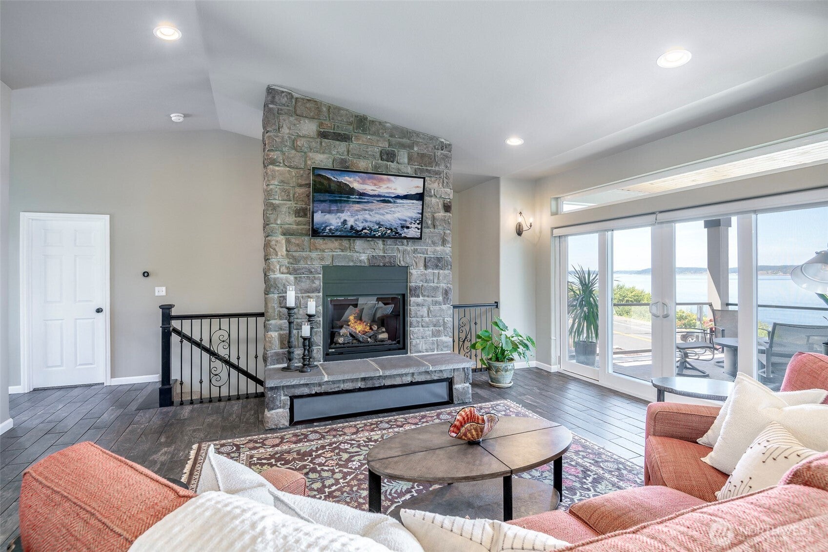 Steilacoom, Washington, 98388, United States, 2 Bedrooms Bedrooms, ,2 BathroomsBathrooms,Residential,Active,1914623