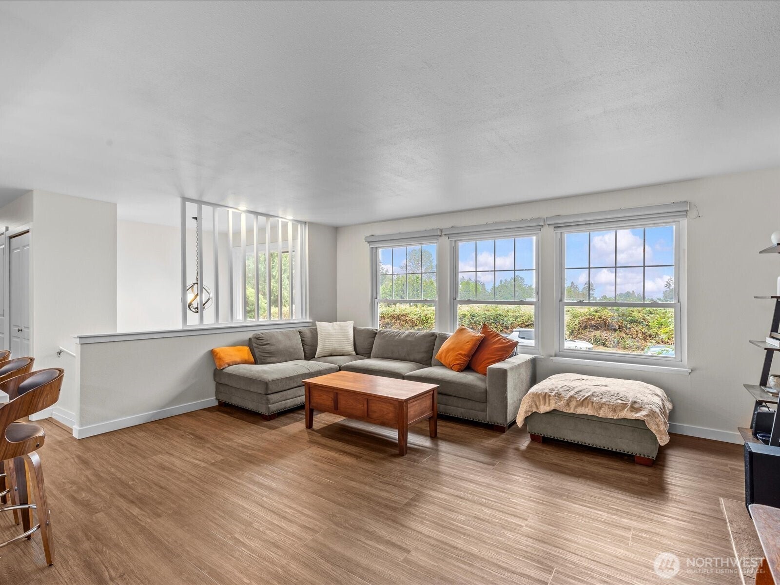 Kirkland, Washington, 98033, United States, 3 Bedrooms Bedrooms, ,3 BathroomsBathrooms,Residential,Active,1941339
