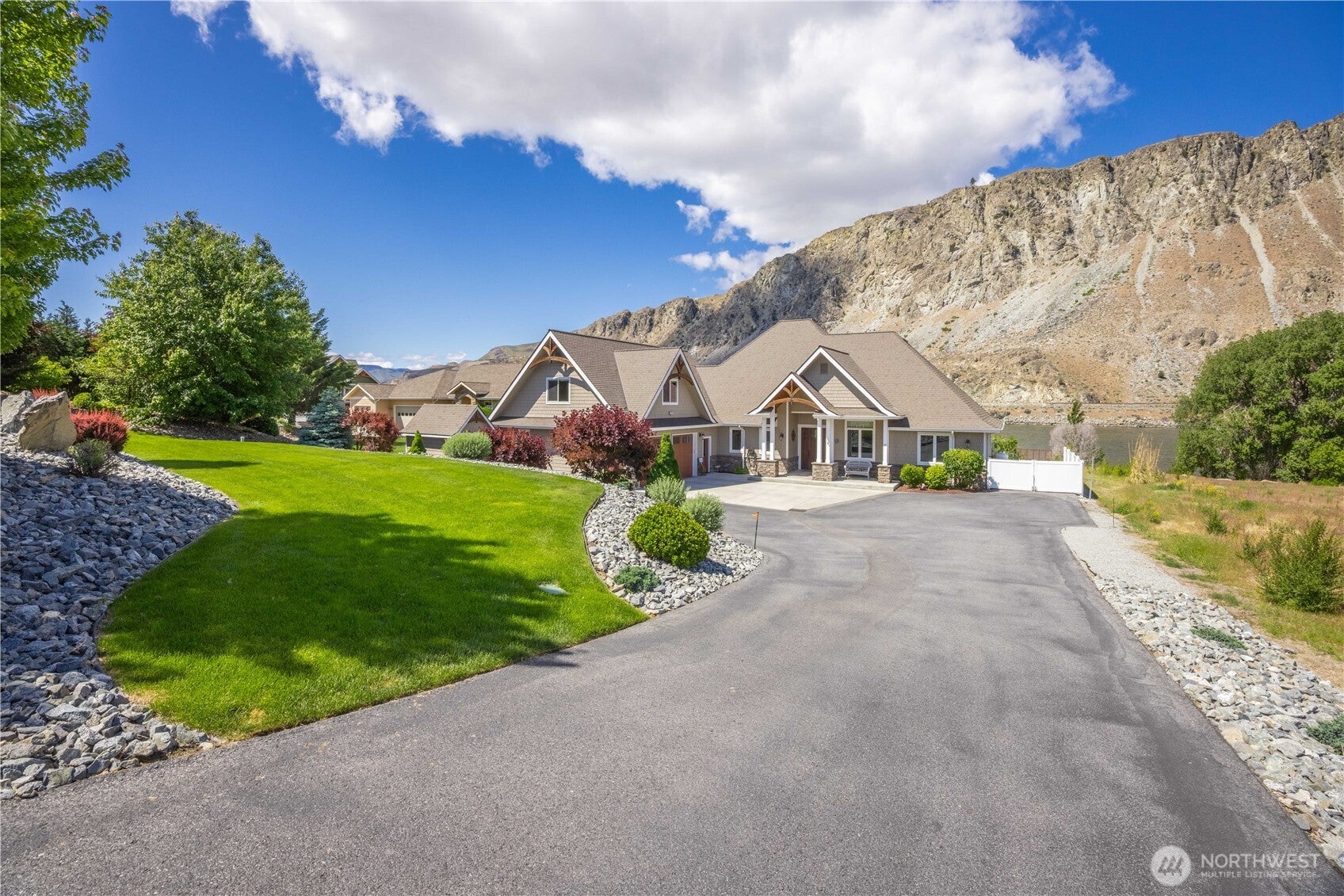 Orondo, Washington, 98843, United States, 3 Bedrooms Bedrooms, ,4 BathroomsBathrooms,Residential,Active,1823970