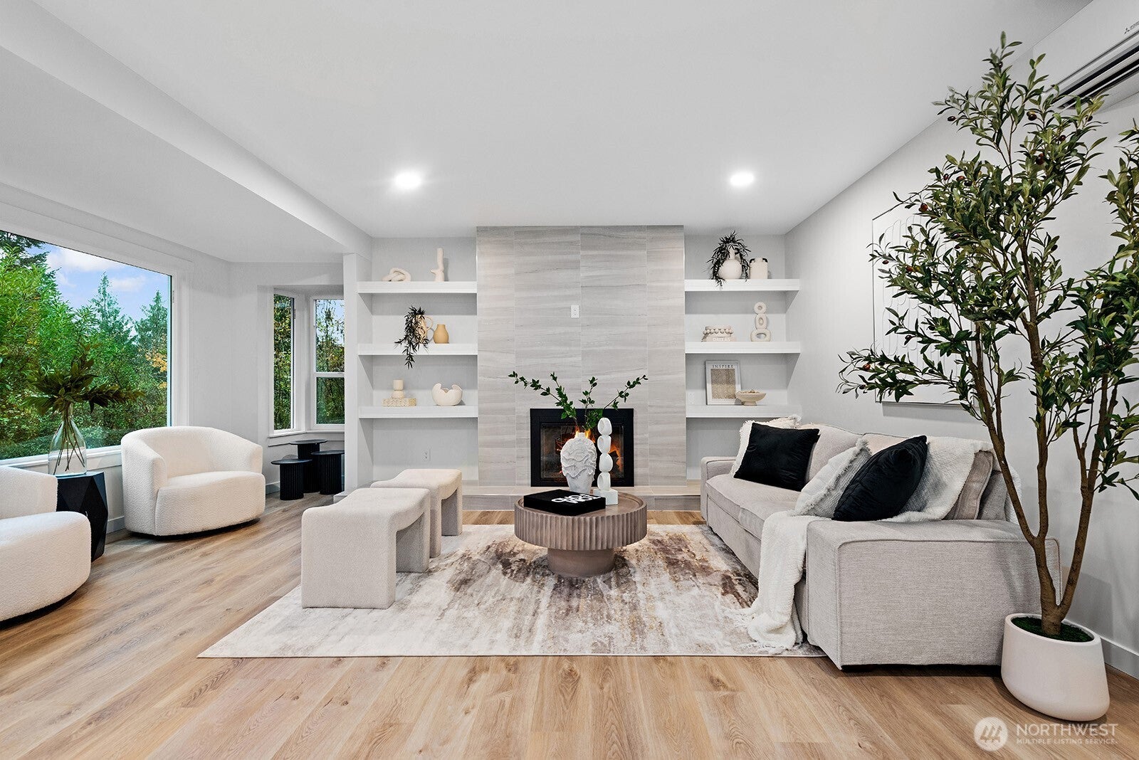 Seattle, Washington, 98125, United States, 4 Bedrooms Bedrooms, ,4 BathroomsBathrooms,Residential,Active,1988485