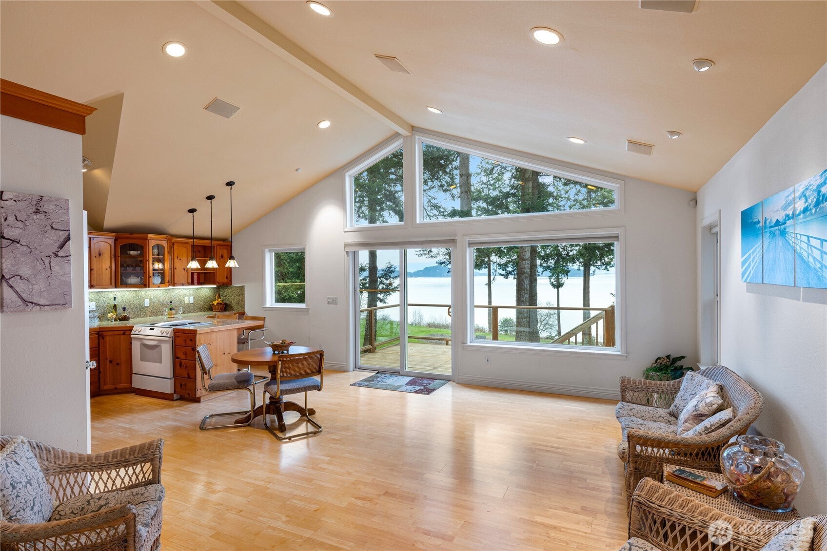 Oak Harbor, Washington, 98277, United States, 3 Bedrooms Bedrooms, ,2 BathroomsBathrooms,Residential,Active,2017073