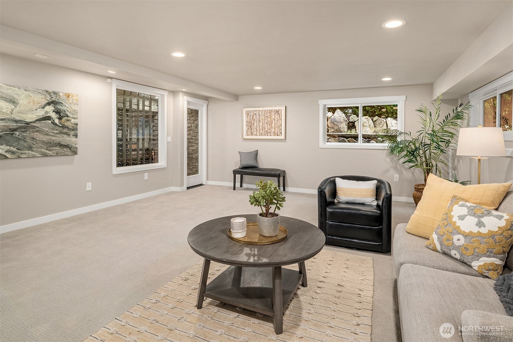 Kirkland, Washington, 98033, United States, 4 Bedrooms Bedrooms, ,5 BathroomsBathrooms,Residential,Active,1973549