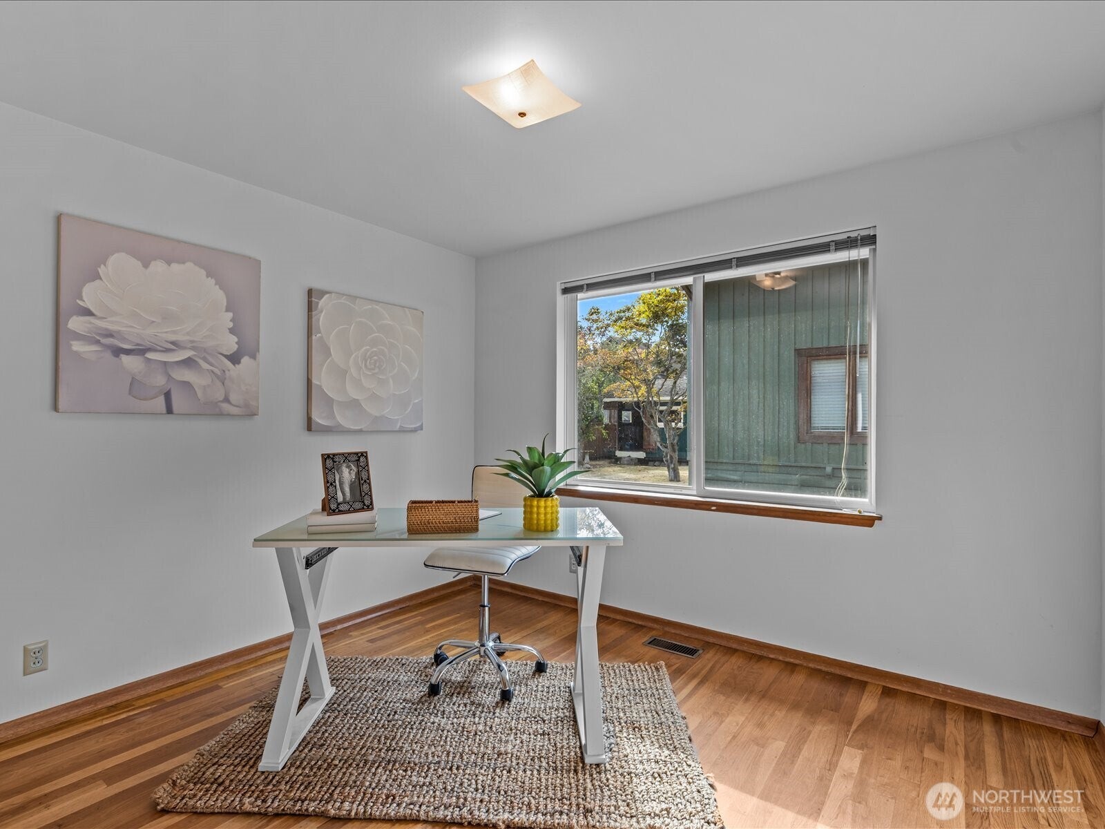 Seattle, Washington, 98103, United States, 3 Bedrooms Bedrooms, ,1 BathroomBathrooms,Residential,Active,1953017