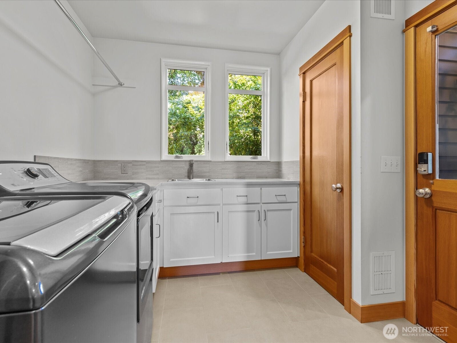 Kirkland, Washington, 98033, United States, ,3 BathroomsBathrooms,Residential,Pending,1852749