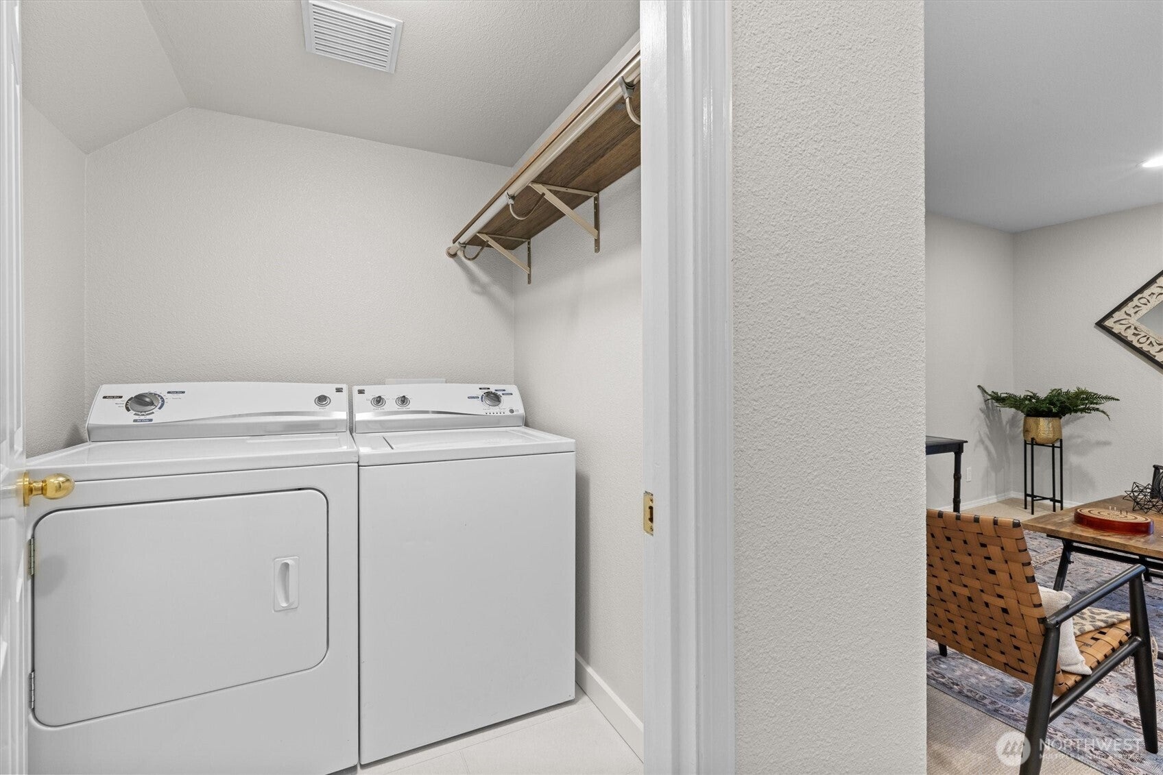 Seattle, Washington, 98118, United States, 4 Bedrooms Bedrooms, ,4 BathroomsBathrooms,Residential,Active,1964271