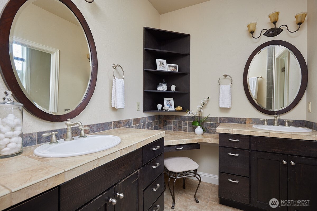 Walla Walla, Washington, 99362, United States, 5 Bedrooms Bedrooms, ,4 BathroomsBathrooms,Residential,Active,2001360