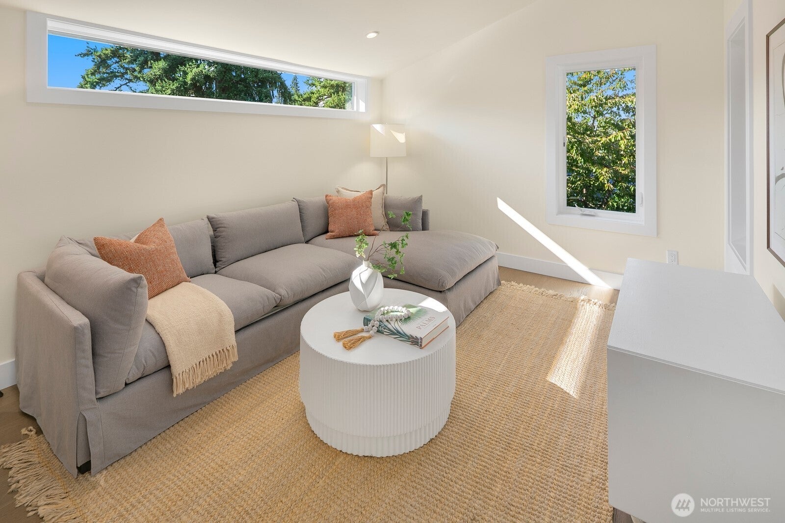 Seattle, Washington, 98115, United States, 4 Bedrooms Bedrooms, ,4 BathroomsBathrooms,Residential,Active,1988432