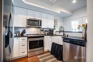 Lakewood, Washington, 98498, United States, 4 Bedrooms Bedrooms, ,4 BathroomsBathrooms,Residential,Active,1988477