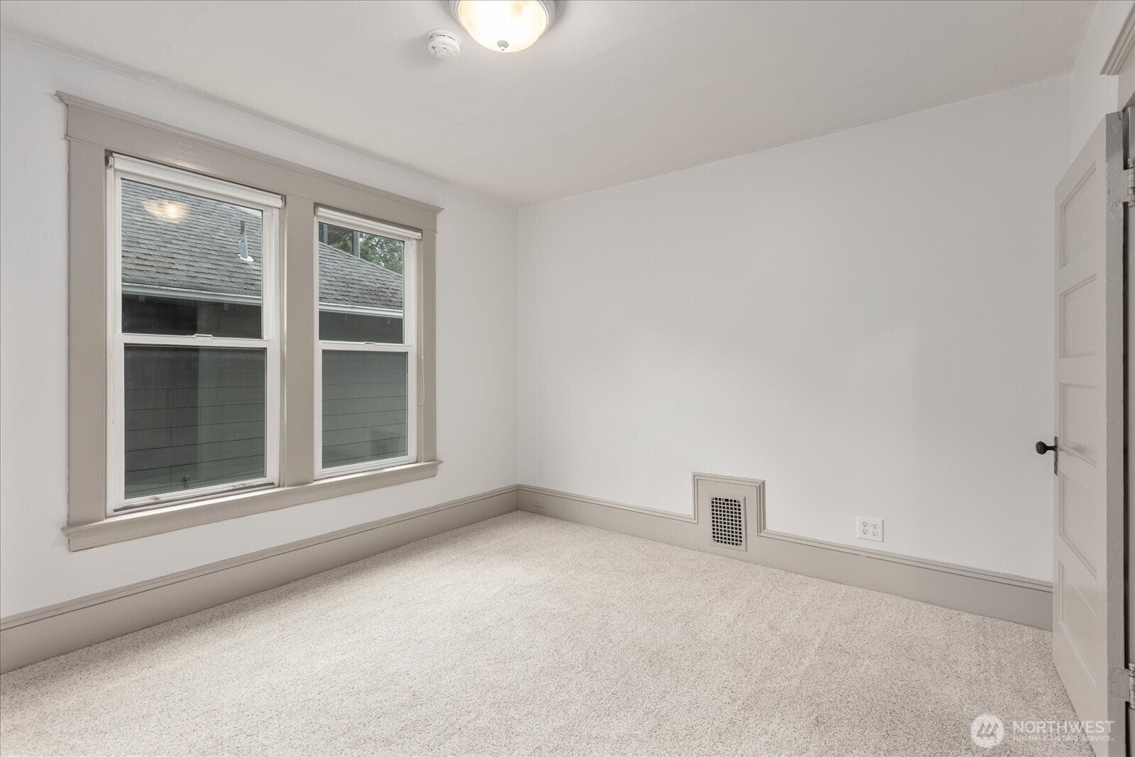 Seattle, Washington, 98102, United States, 4 Bedrooms Bedrooms, ,2 BathroomsBathrooms,Residential,Active,1905356
