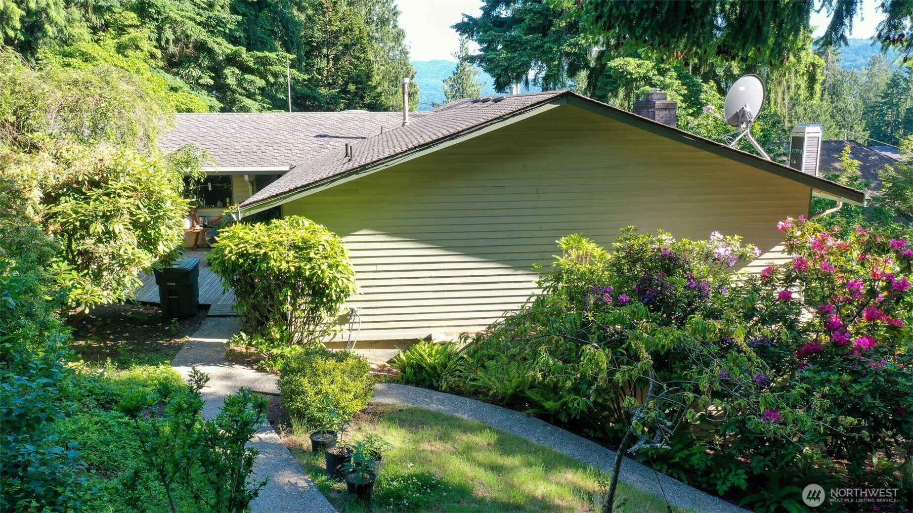 Sammamish, Washington, 98075, United States, 2 Bedrooms Bedrooms, ,2 BathroomsBathrooms,Residential,Active,1941345