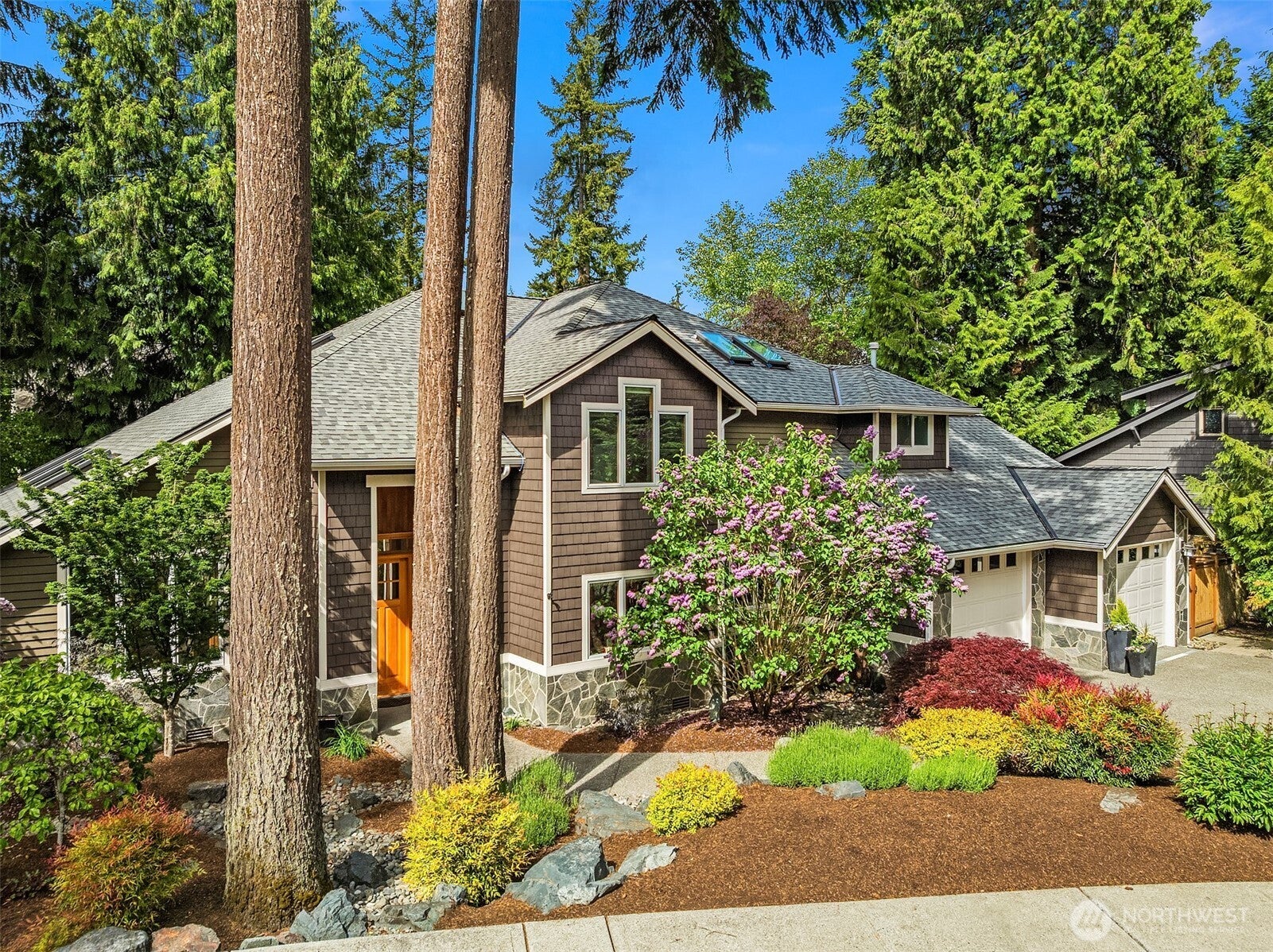 Kirkland, Washington, 98033, United States, 4 Bedrooms Bedrooms, ,3 BathroomsBathrooms,Residential,Active,1943757