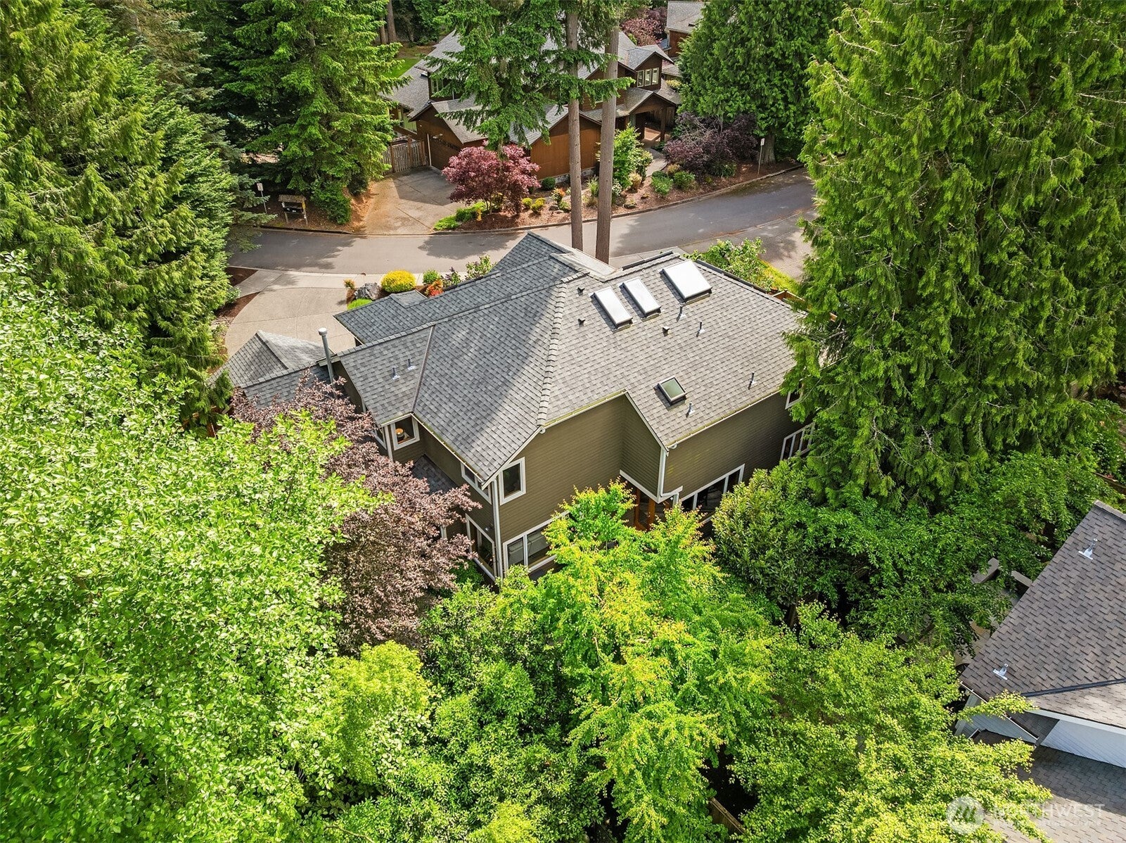 Kirkland, Washington, 98033, United States, 4 Bedrooms Bedrooms, ,3 BathroomsBathrooms,Residential,Active,1943757