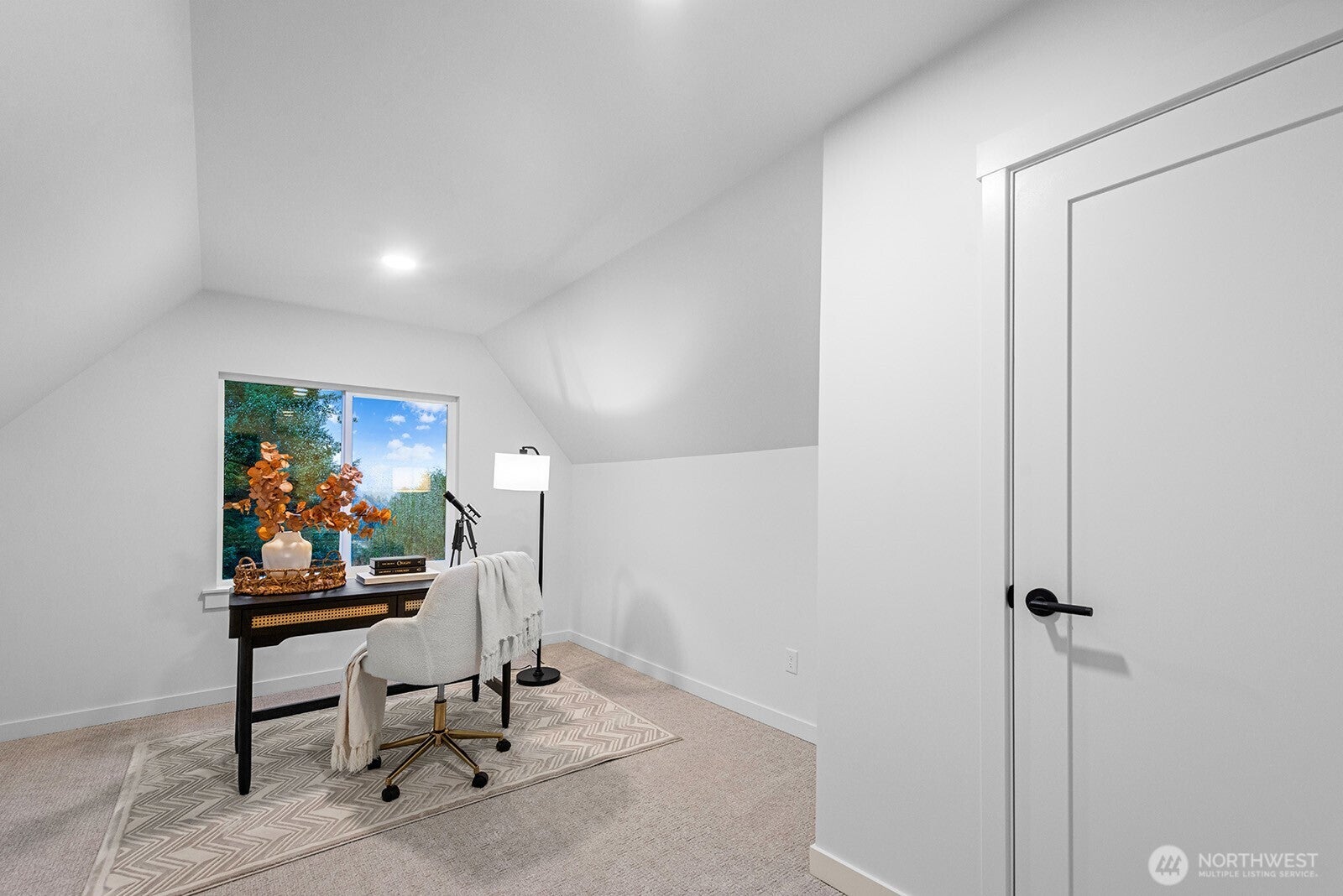 Seattle, Washington, 98125, United States, 4 Bedrooms Bedrooms, ,4 BathroomsBathrooms,Residential,Active,1988448