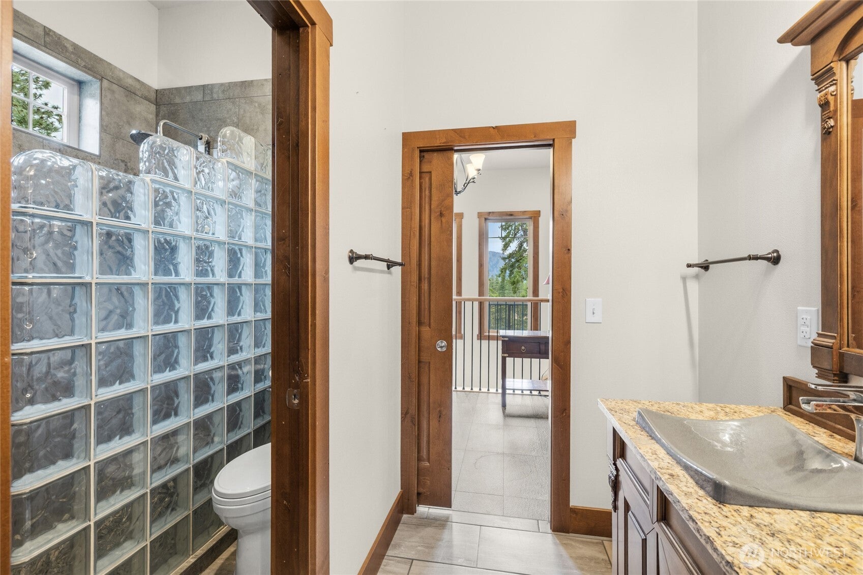 Cle Elum, Washington, 98922, United States, 3 Bedrooms Bedrooms, ,3 BathroomsBathrooms,Residential,Active,2031010