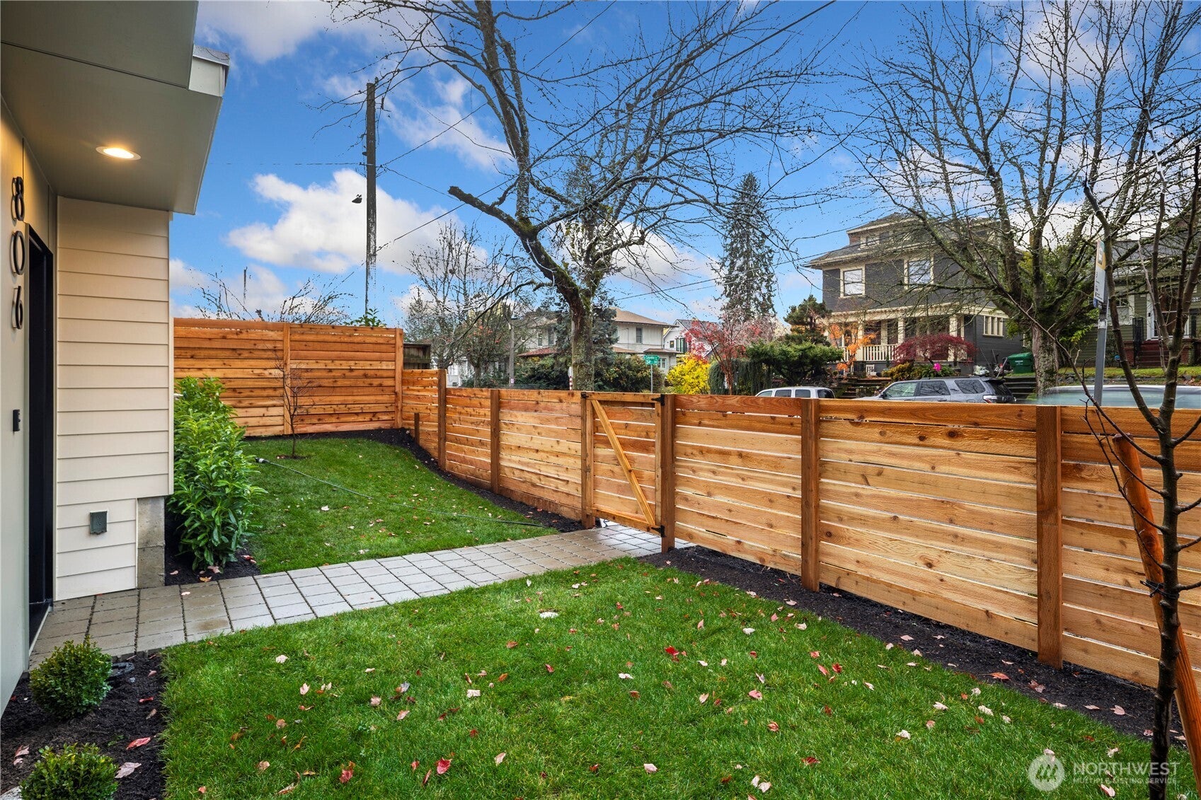 Seattle, Washington, 98122, United States, 4 Bedrooms Bedrooms, ,4 BathroomsBathrooms,Residential,Active,1992279