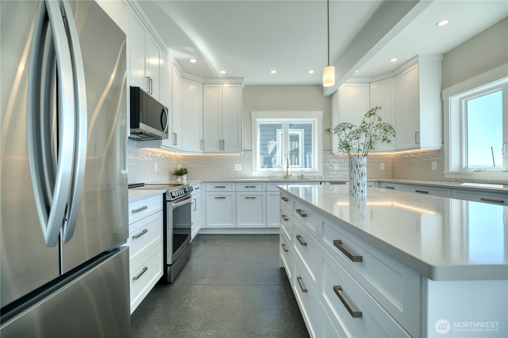 Point Roberts, Washington, 98281, United States, 2 Bedrooms Bedrooms, ,3 BathroomsBathrooms,Residential,Active,1905096