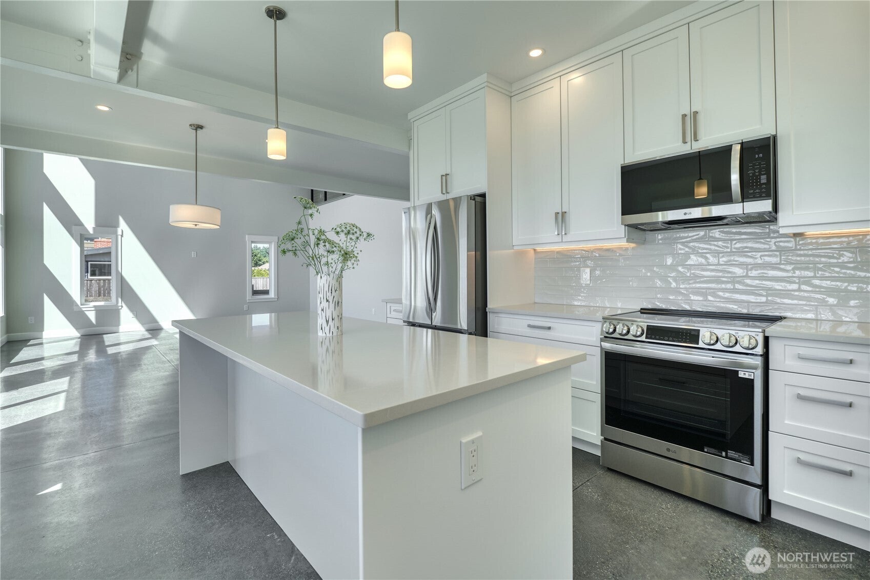 Point Roberts, Washington, 98281, United States, 2 Bedrooms Bedrooms, ,3 BathroomsBathrooms,Residential,Active,1905096