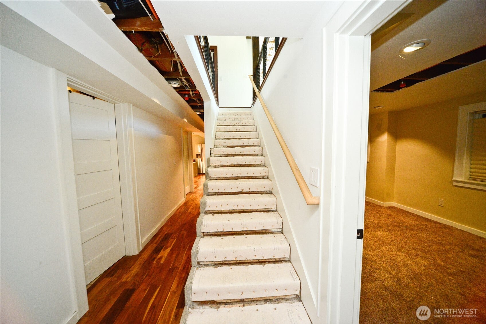 Kirkland, Washington, 98033, United States, 3 Bedrooms Bedrooms, ,3 BathroomsBathrooms,Residential,Active,1945839