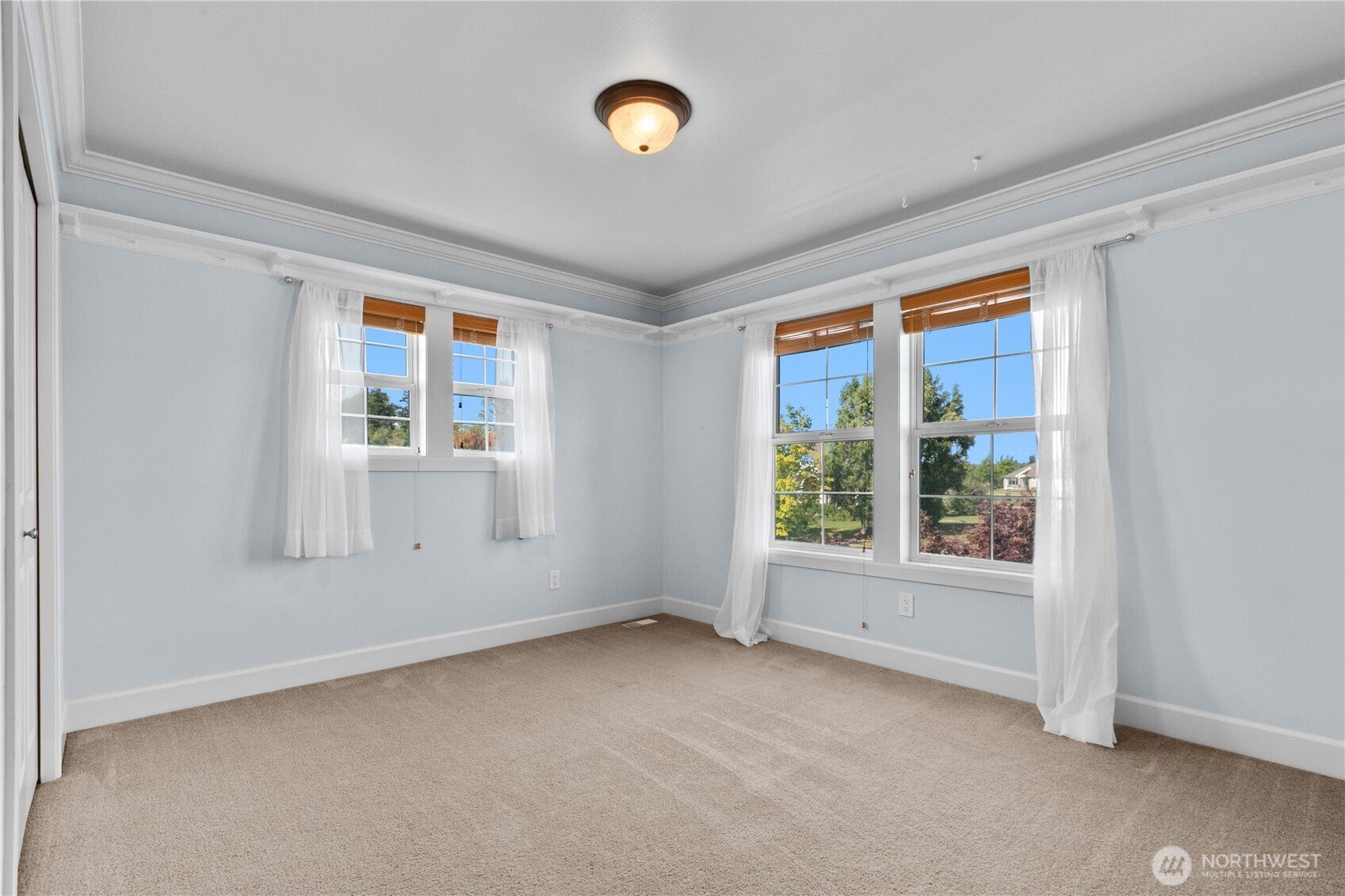 Burlington, Washington, 98233, United States, 4 Bedrooms Bedrooms, ,3 BathroomsBathrooms,Residential,Active,1944052
