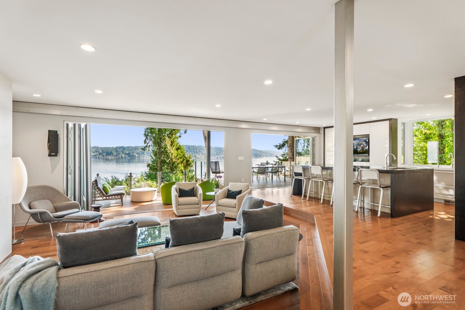 Bellevue, Washington, 98008, United States, 4 Bedrooms Bedrooms, ,5 BathroomsBathrooms,Residential,Active,1960111