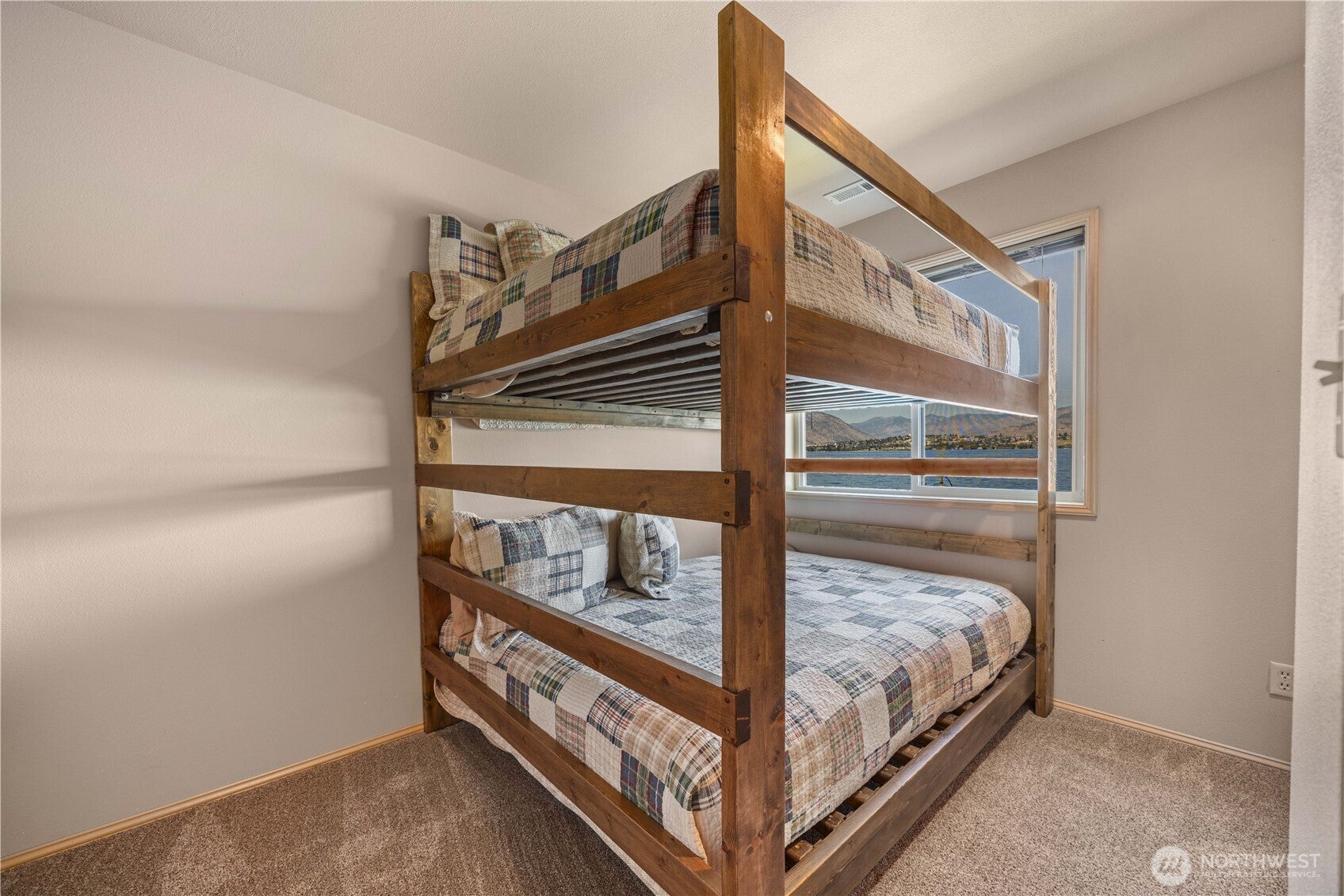 Chelan, Washington, 98816, United States, 4 Bedrooms Bedrooms, ,2 BathroomsBathrooms,Residential,Active,1971797