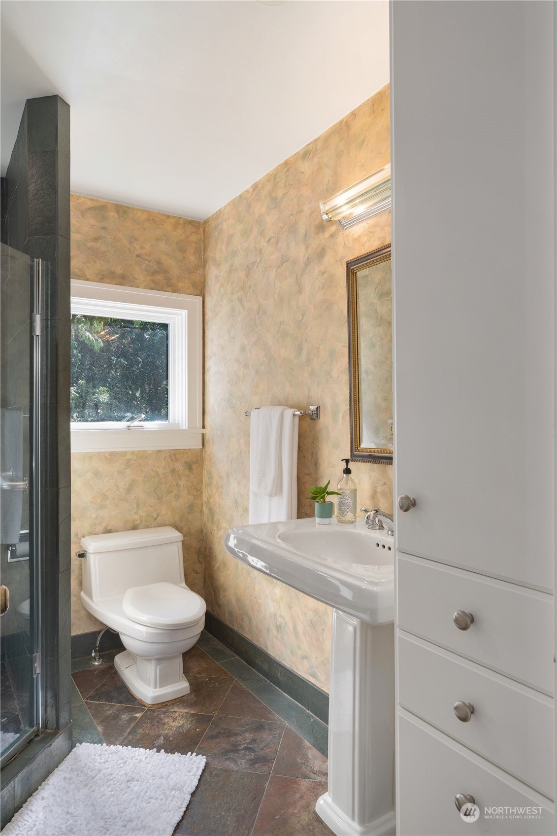 Port Townsend, Washington, 98368, United States, ,3 BathroomsBathrooms,Residential,Active,1706120