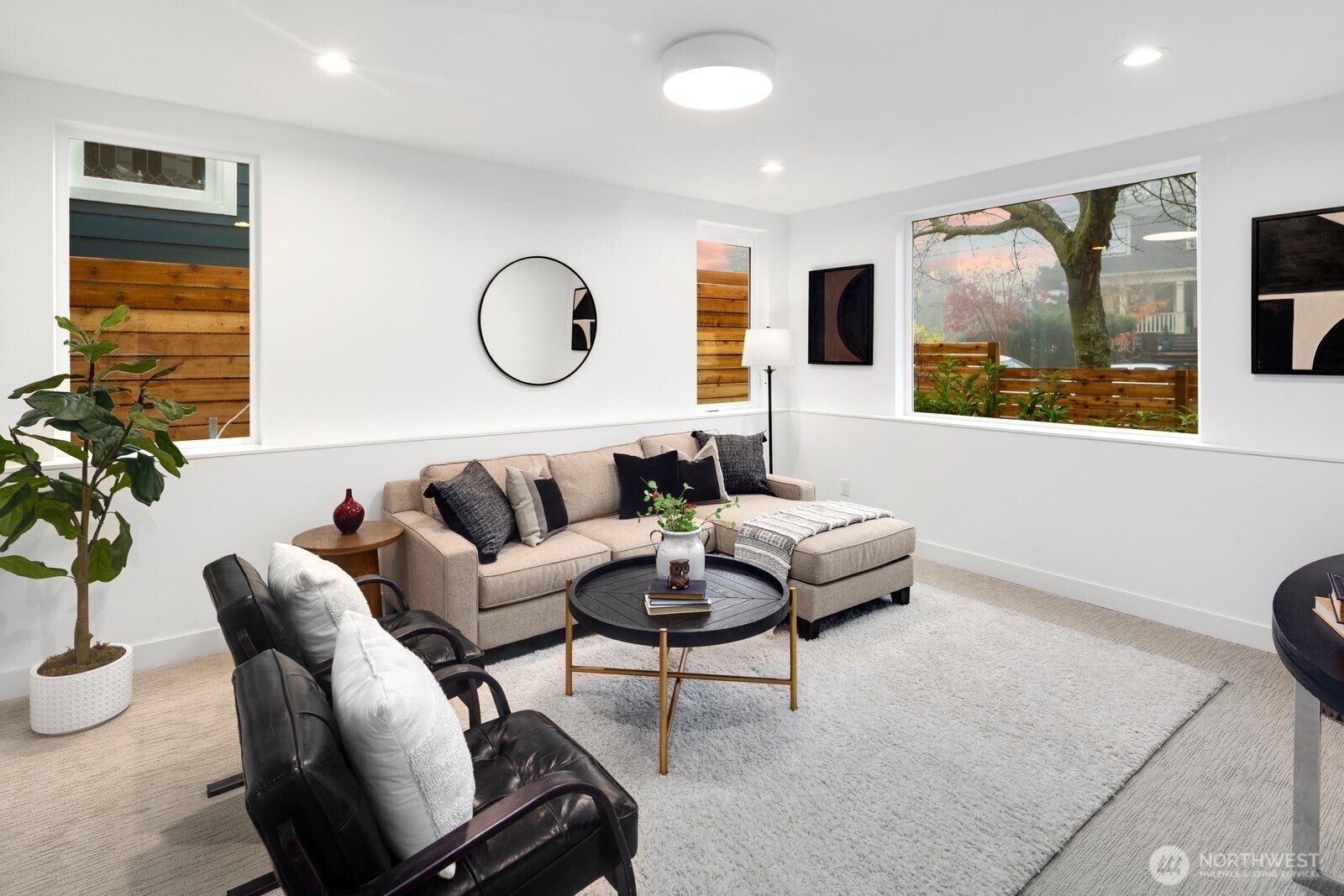 Seattle, Washington, 98122, United States, 4 Bedrooms Bedrooms, ,4 BathroomsBathrooms,Residential,Active,1992279