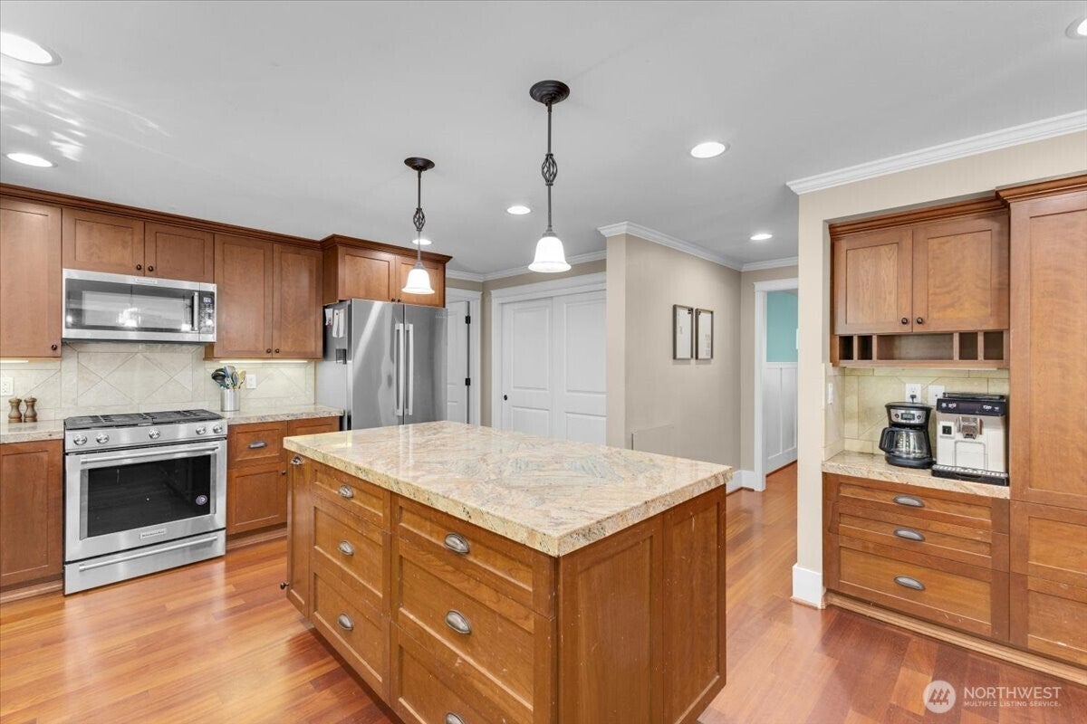 Snohomish, Washington, 98296, United States, 4 Bedrooms Bedrooms, ,4 BathroomsBathrooms,Residential,Active,1914620