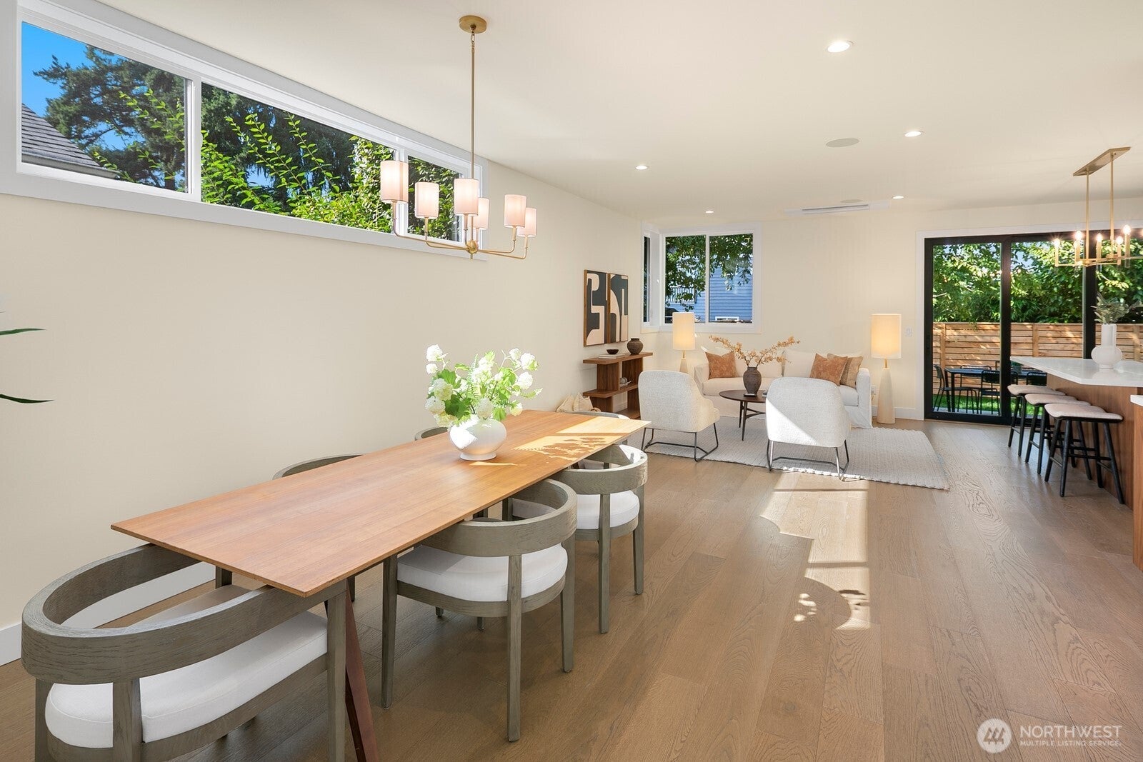 Seattle, Washington, 98115, United States, 4 Bedrooms Bedrooms, ,4 BathroomsBathrooms,Residential,Active,1933886