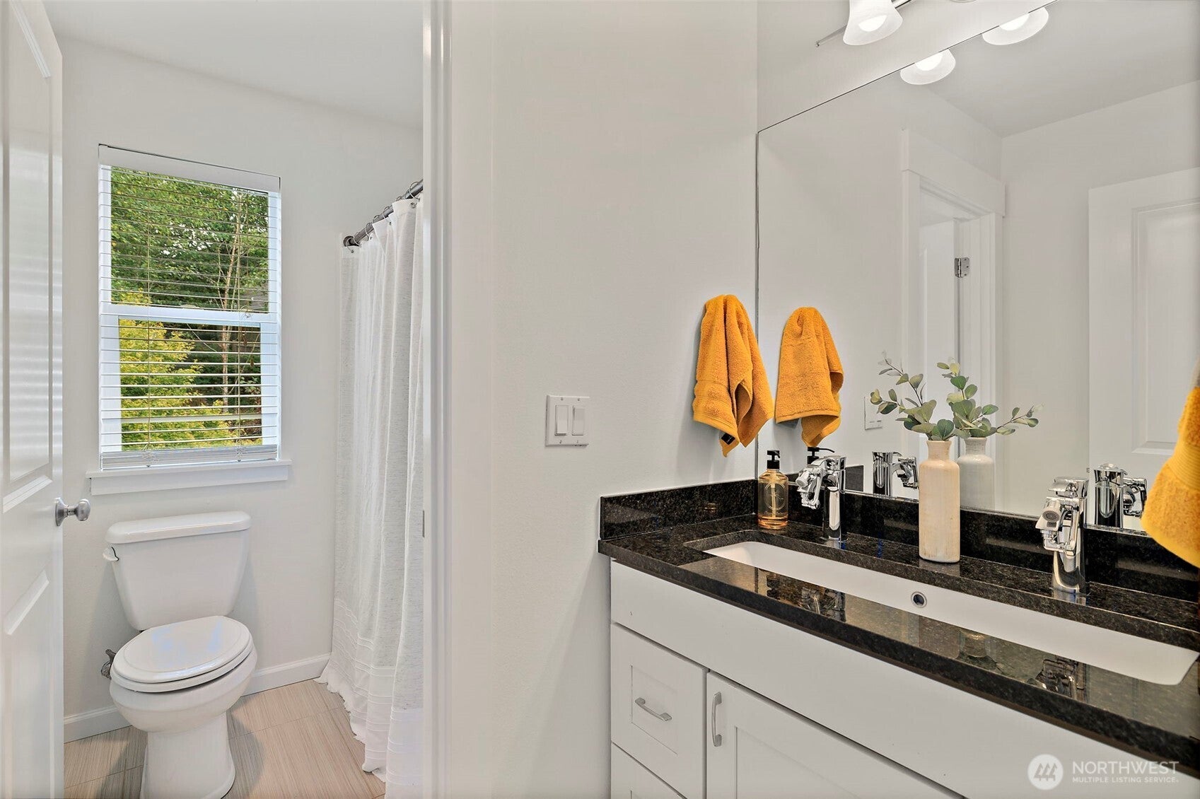 Snoqualmie, Washington, 98065, United States, 4 Bedrooms Bedrooms, ,4 BathroomsBathrooms,Residential,Pending,2009402