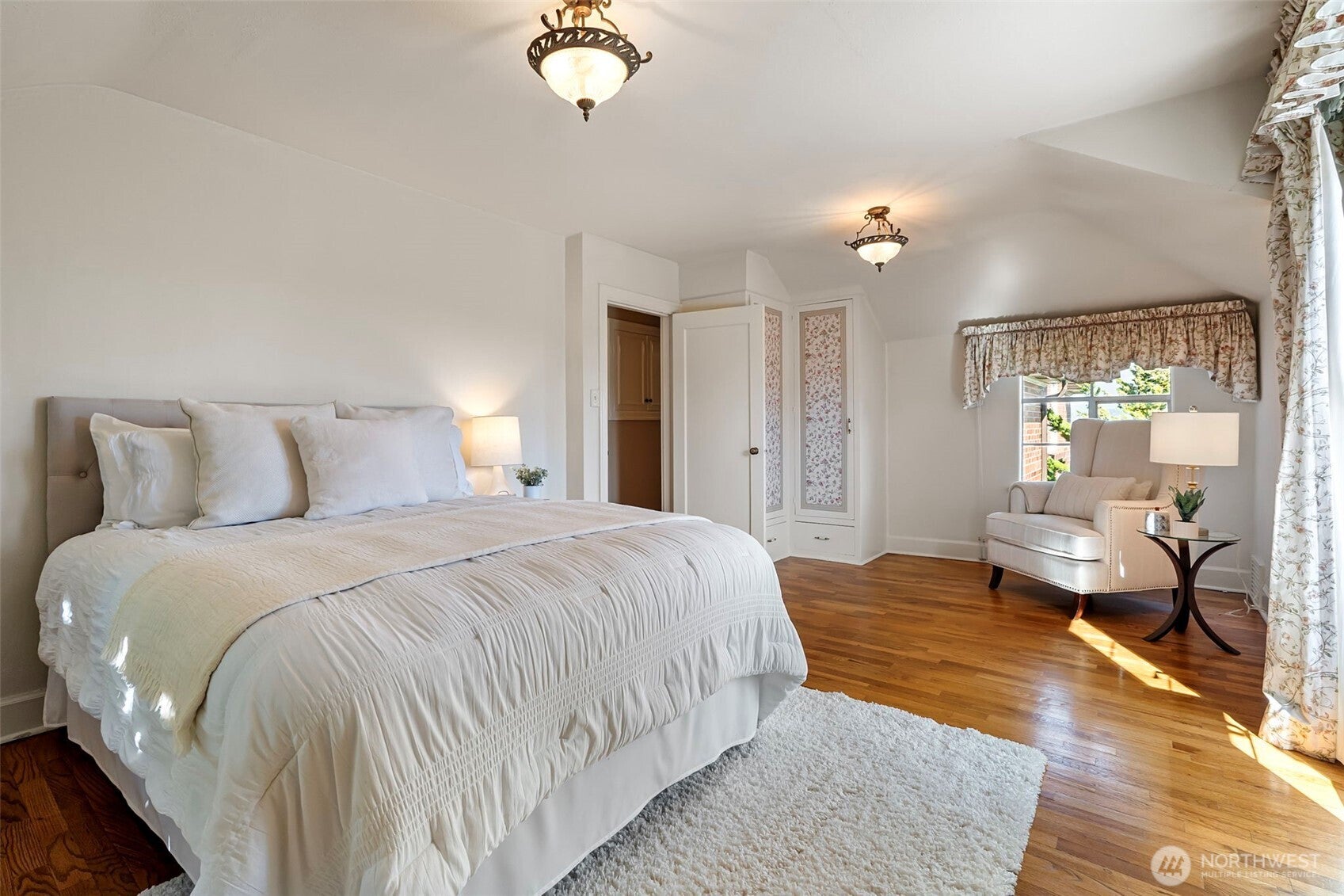 Tacoma, Washington, 98406, United States, 4 Bedrooms Bedrooms, ,4 BathroomsBathrooms,Residential,Active,1952076