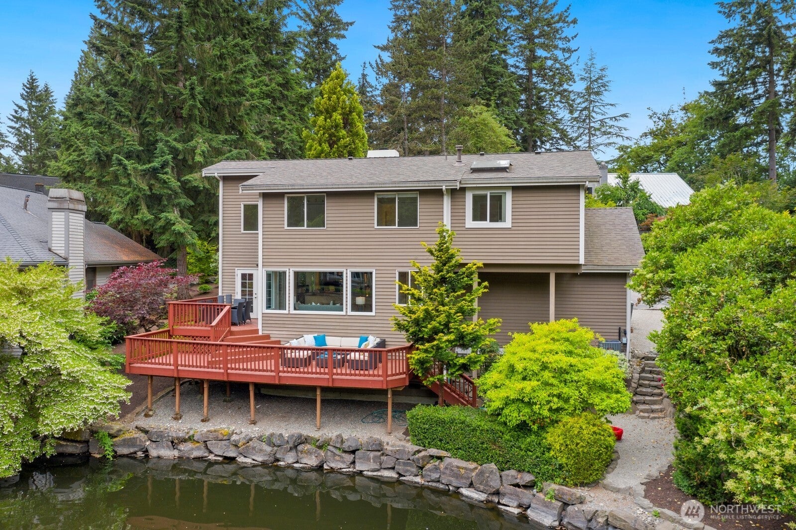 Kirkland, Washington, 98033, United States, 4 Bedrooms Bedrooms, ,3 BathroomsBathrooms,Residential,Active,1909901