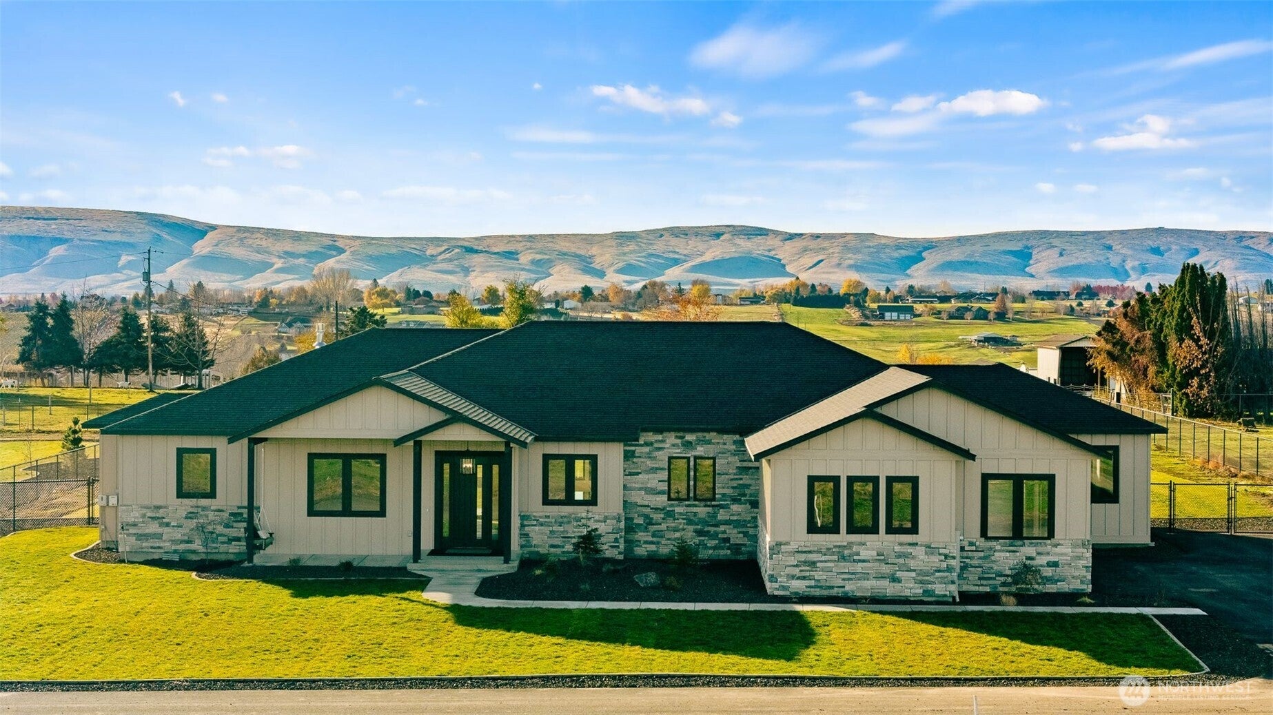 Yakima, Washington, 98908, United States, 4 Bedrooms Bedrooms, ,4 BathroomsBathrooms,Residential,Active,1993975