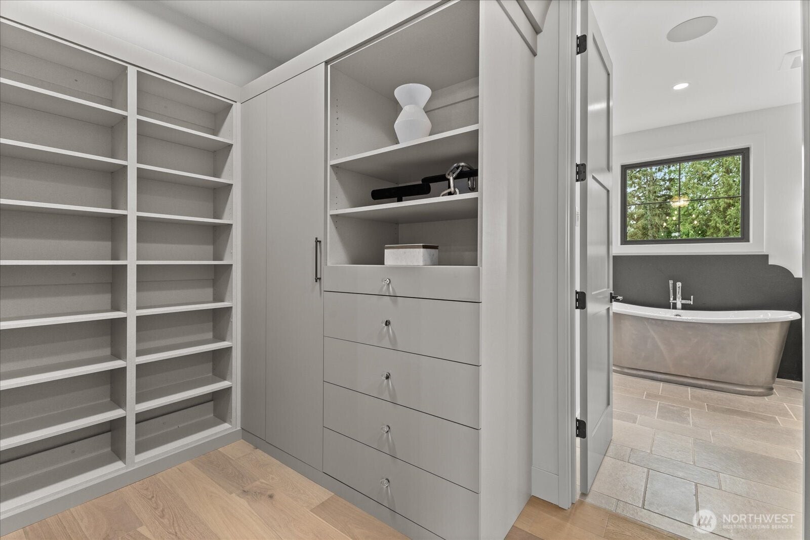 Bellevue, Washington, 98004, United States, 5 Bedrooms Bedrooms, ,6 BathroomsBathrooms,Residential,Active,2002362