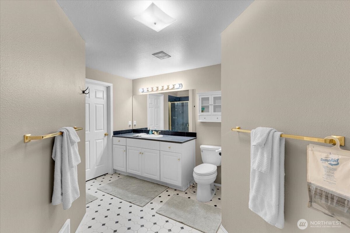 Snohomish, Washington, 98296, United States, 4 Bedrooms Bedrooms, ,4 BathroomsBathrooms,Residential,Active,1914620