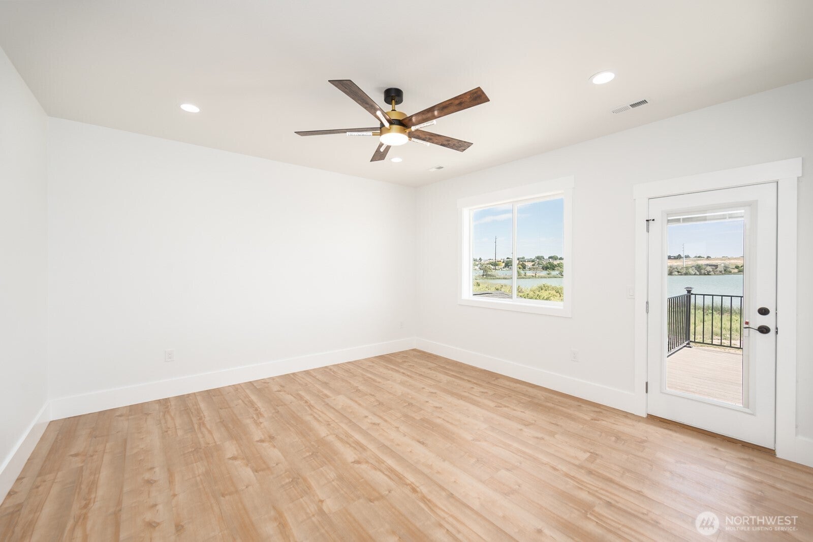 Moses Lake, Washington, 98837, United States, 4 Bedrooms Bedrooms, ,4 BathroomsBathrooms,Residential,Active,1886784