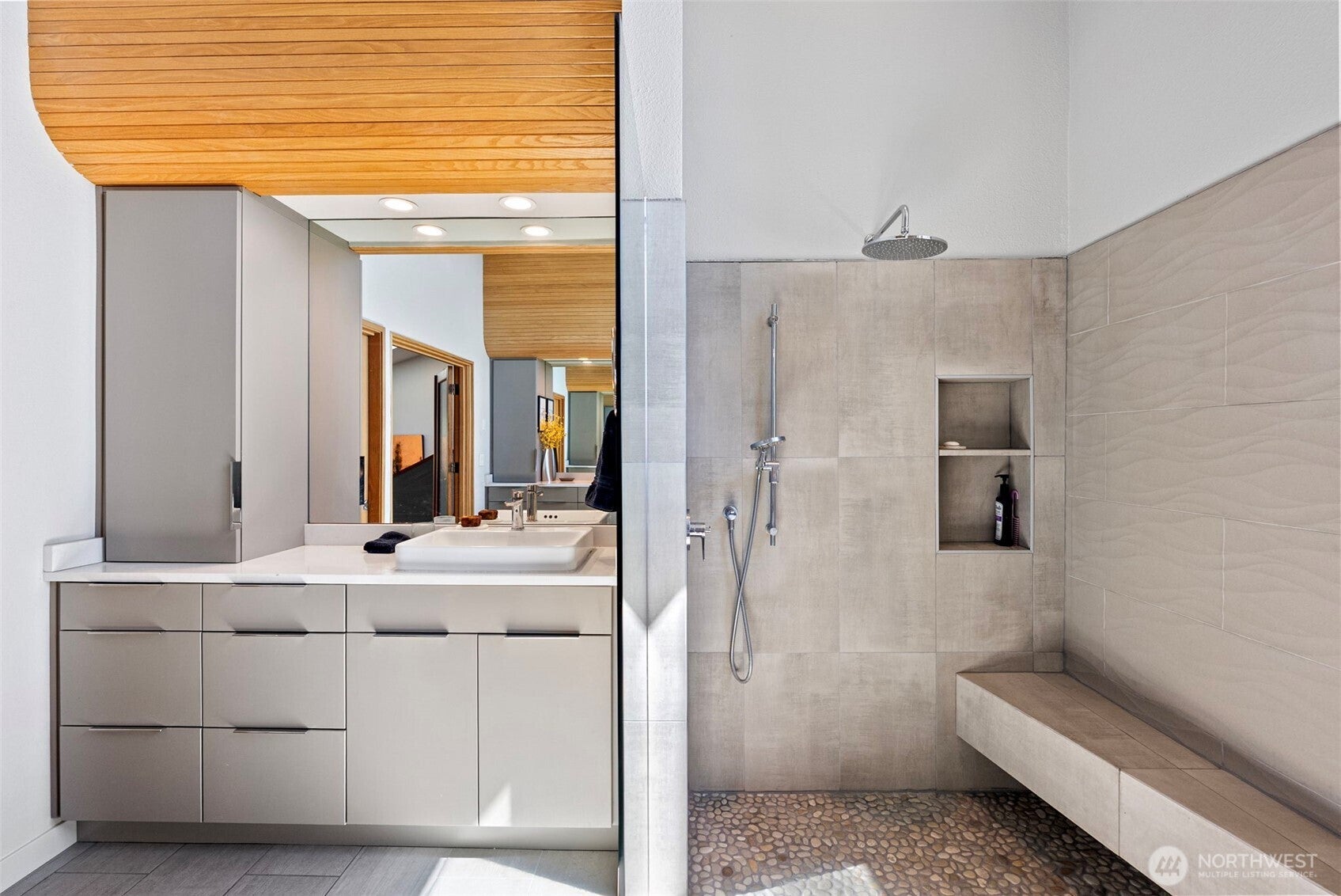 Gig Harbor, Washington, 98335, United States, 2 Bedrooms Bedrooms, ,4 BathroomsBathrooms,Residential,Active,1920248