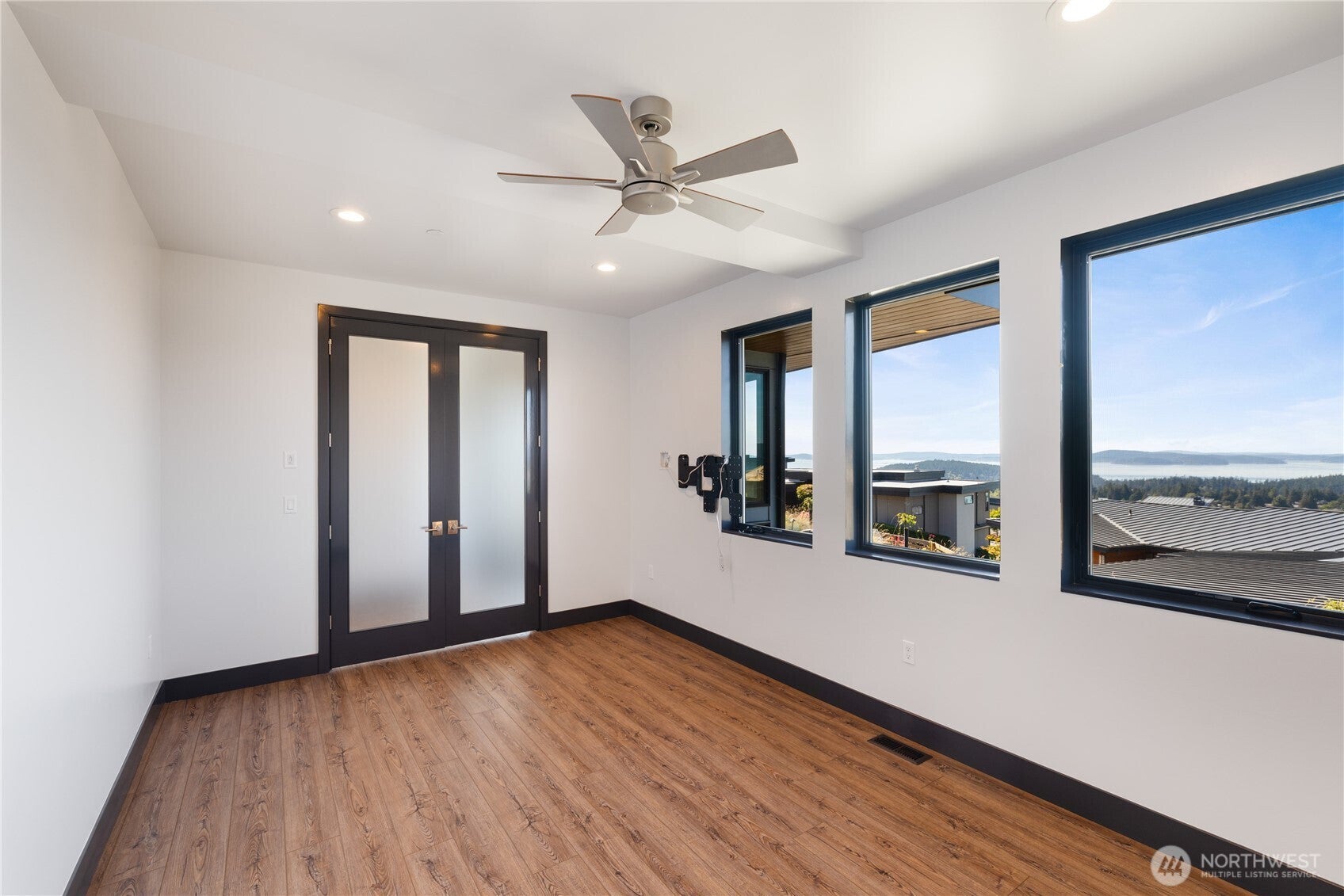 Anacortes, Washington, 98221, United States, 3 Bedrooms Bedrooms, ,3 BathroomsBathrooms,Residential,Active,1968386