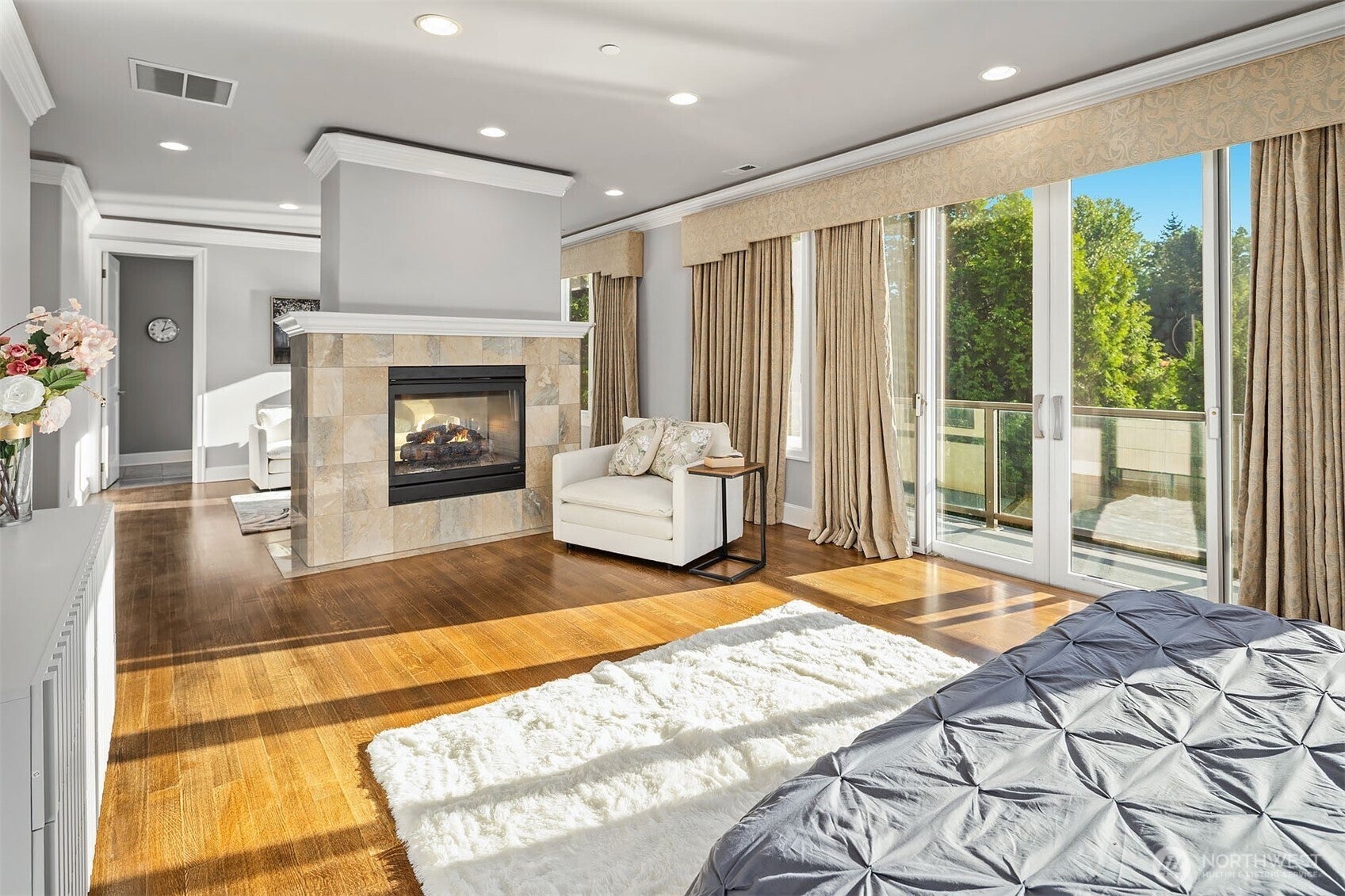 Bellevue, Washington, 98006, United States, 5 Bedrooms Bedrooms, ,8 BathroomsBathrooms,Residential,Active,1914795