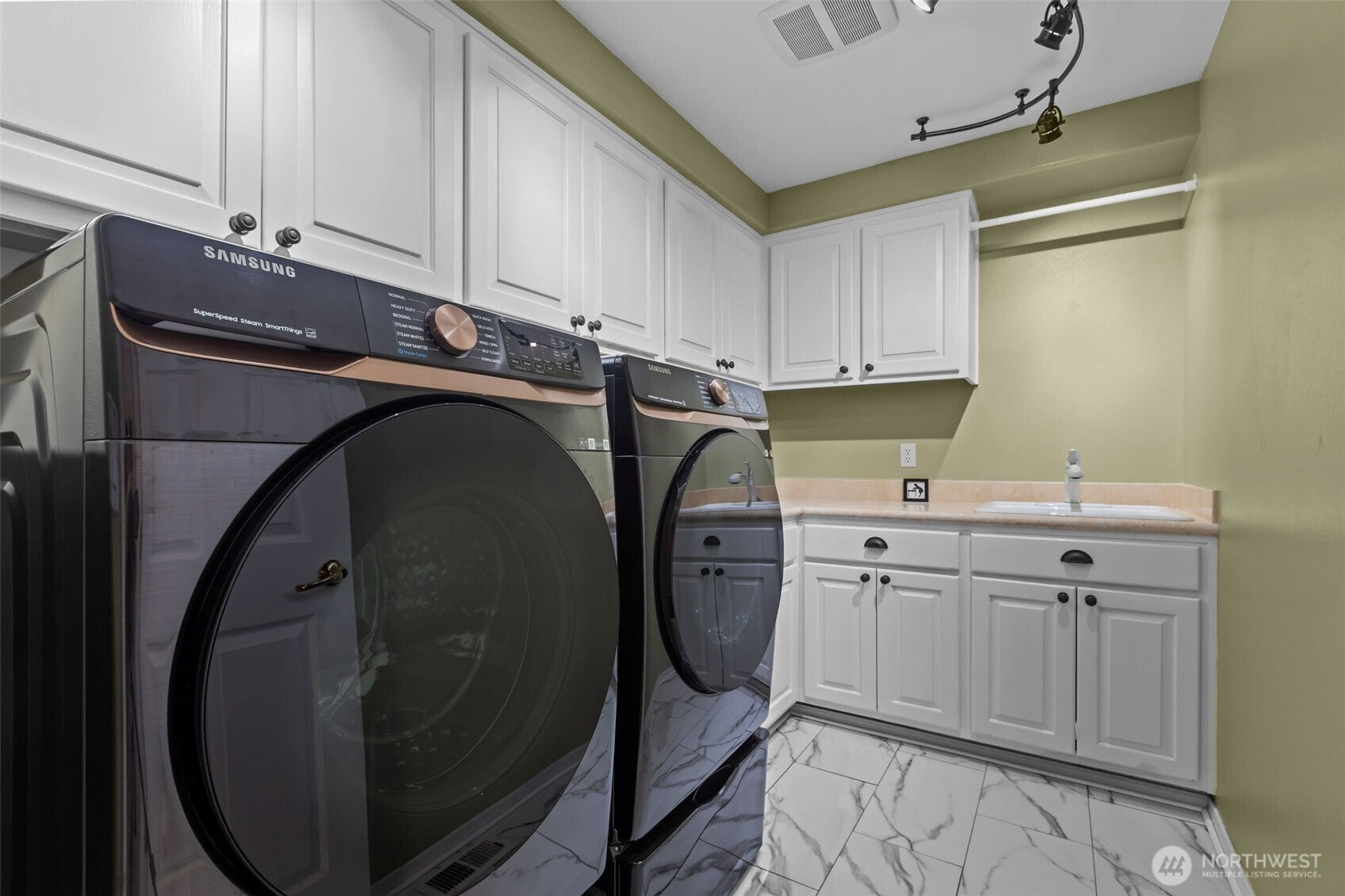 Snohomish, Washington, 98290, United States, 4 Bedrooms Bedrooms, ,3 BathroomsBathrooms,Residential,Active,1960119