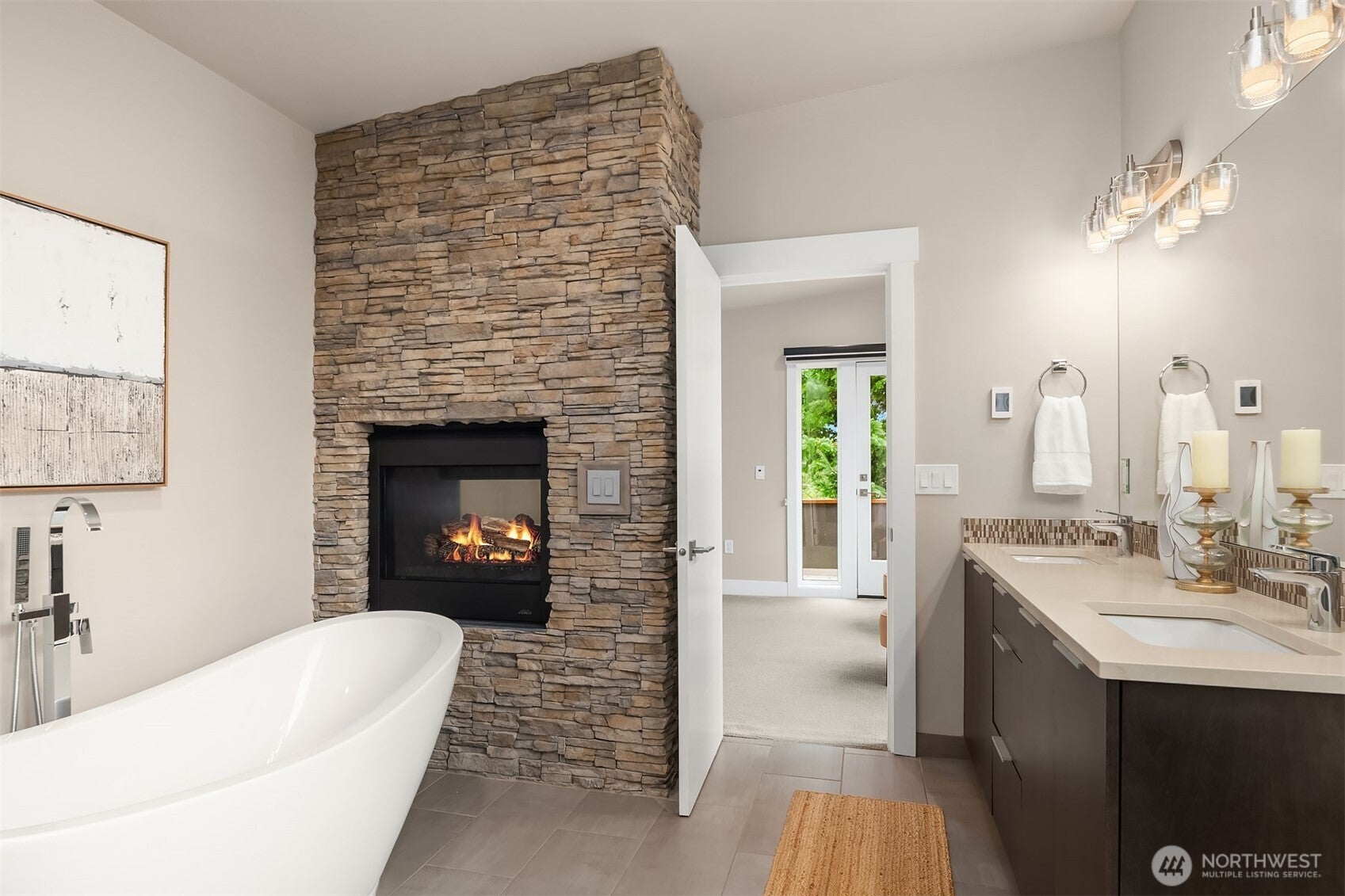 Kirkland, Washington, 98033, United States, 4 Bedrooms Bedrooms, ,5 BathroomsBathrooms,Residential,Active,1973549