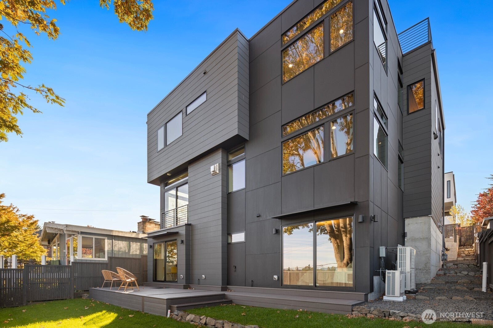 Seattle, Washington, 98118, United States, 6 Bedrooms Bedrooms, ,4 BathroomsBathrooms,Residential,Active,1965834