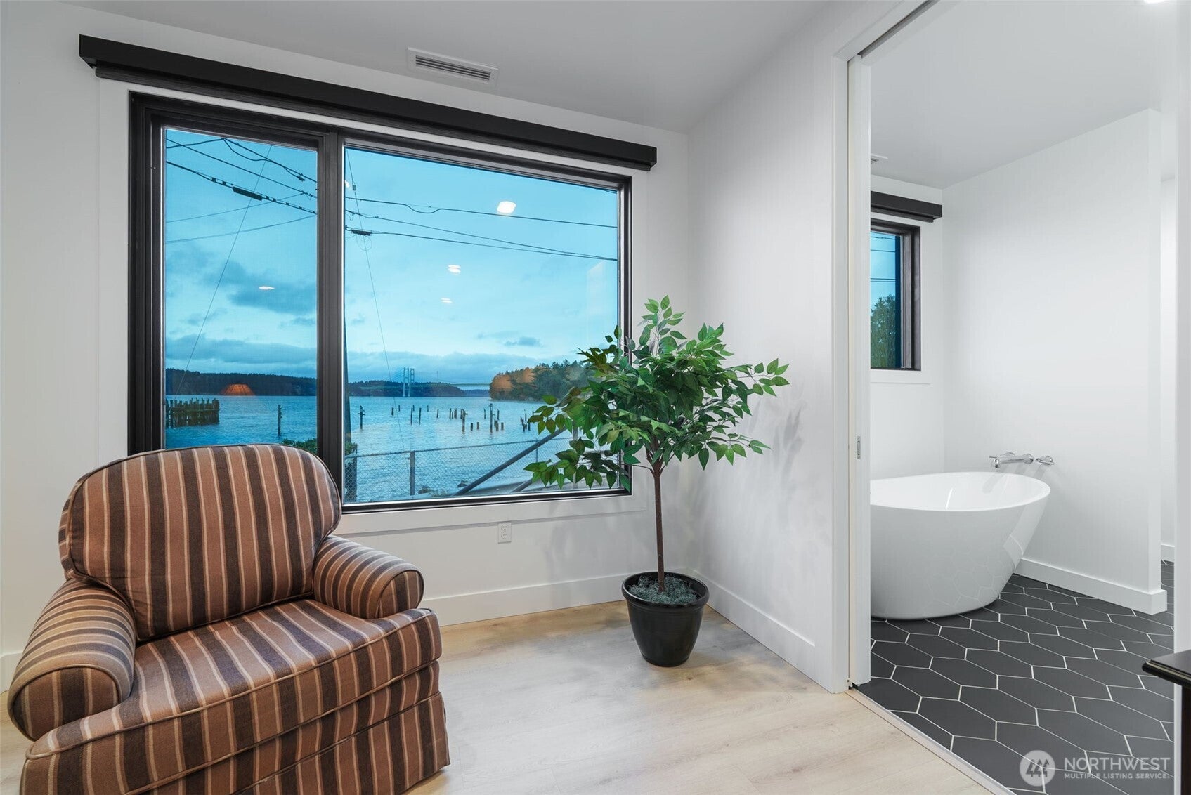 Tacoma, Washington, 98465, United States, 3 Bedrooms Bedrooms, ,4 BathroomsBathrooms,Residential,Active,1844266