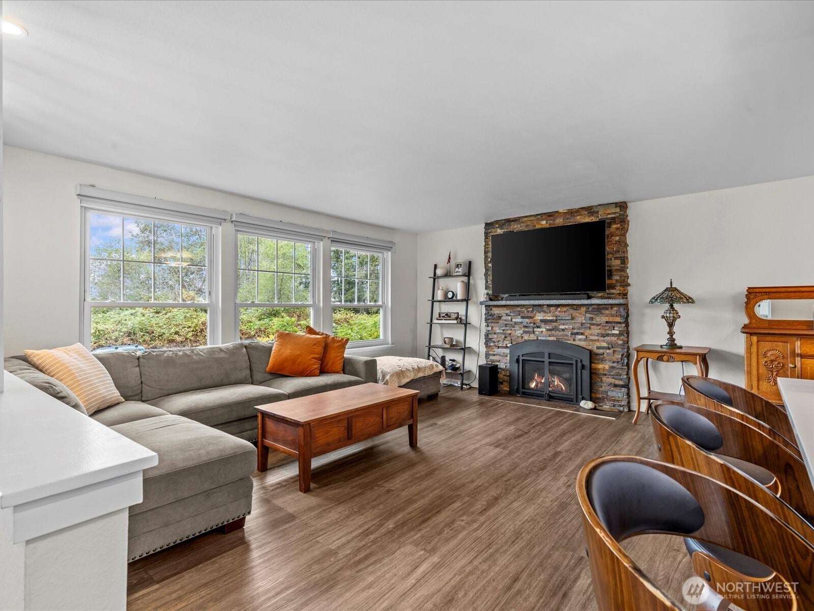 Kirkland, Washington, 98033, United States, 3 Bedrooms Bedrooms, ,3 BathroomsBathrooms,Residential,Active,1941339