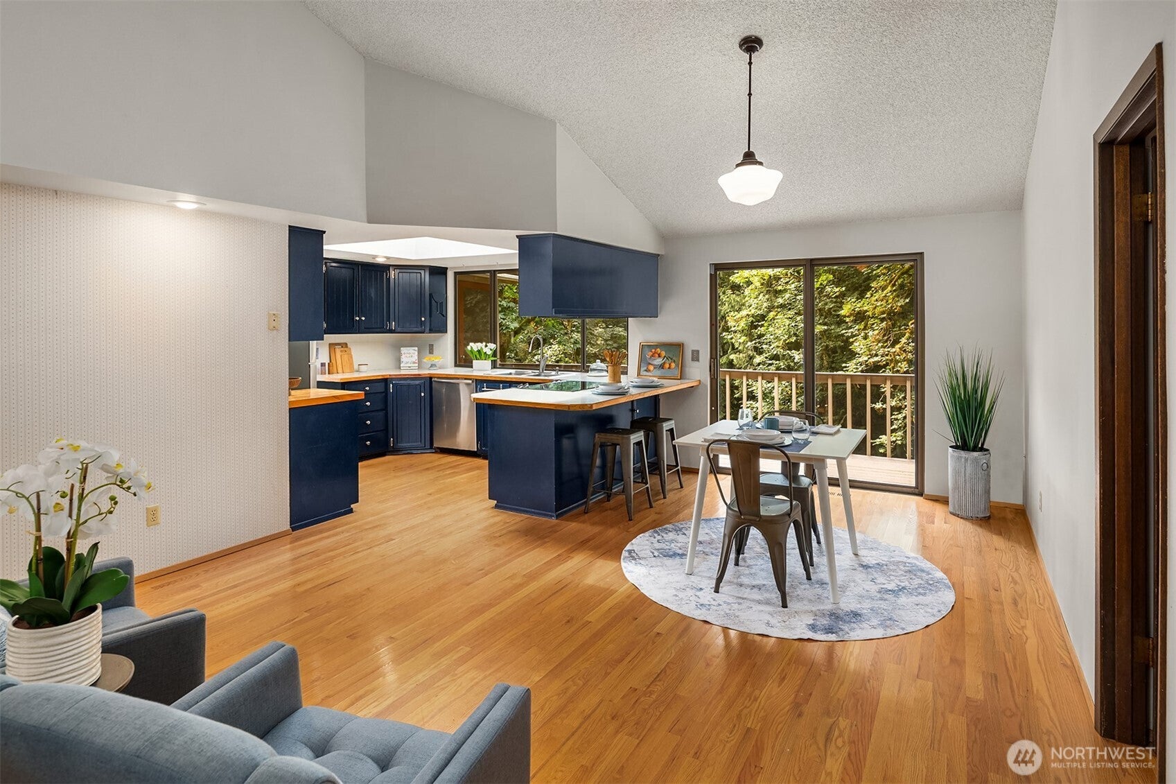 Duvall, Washington, 98019, United States, 4 Bedrooms Bedrooms, ,4 BathroomsBathrooms,Residential,Active,1943766