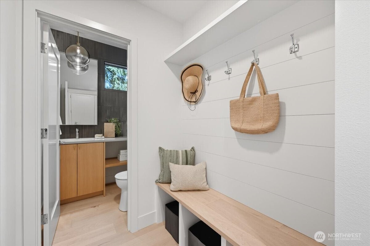 Seattle, Washington, 98125, United States, 4 Bedrooms Bedrooms, ,4 BathroomsBathrooms,Residential,Active,1943807
