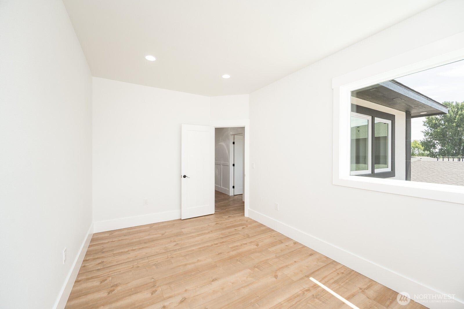 Moses Lake, Washington, 98837, United States, 4 Bedrooms Bedrooms, ,4 BathroomsBathrooms,Residential,Active,1886784