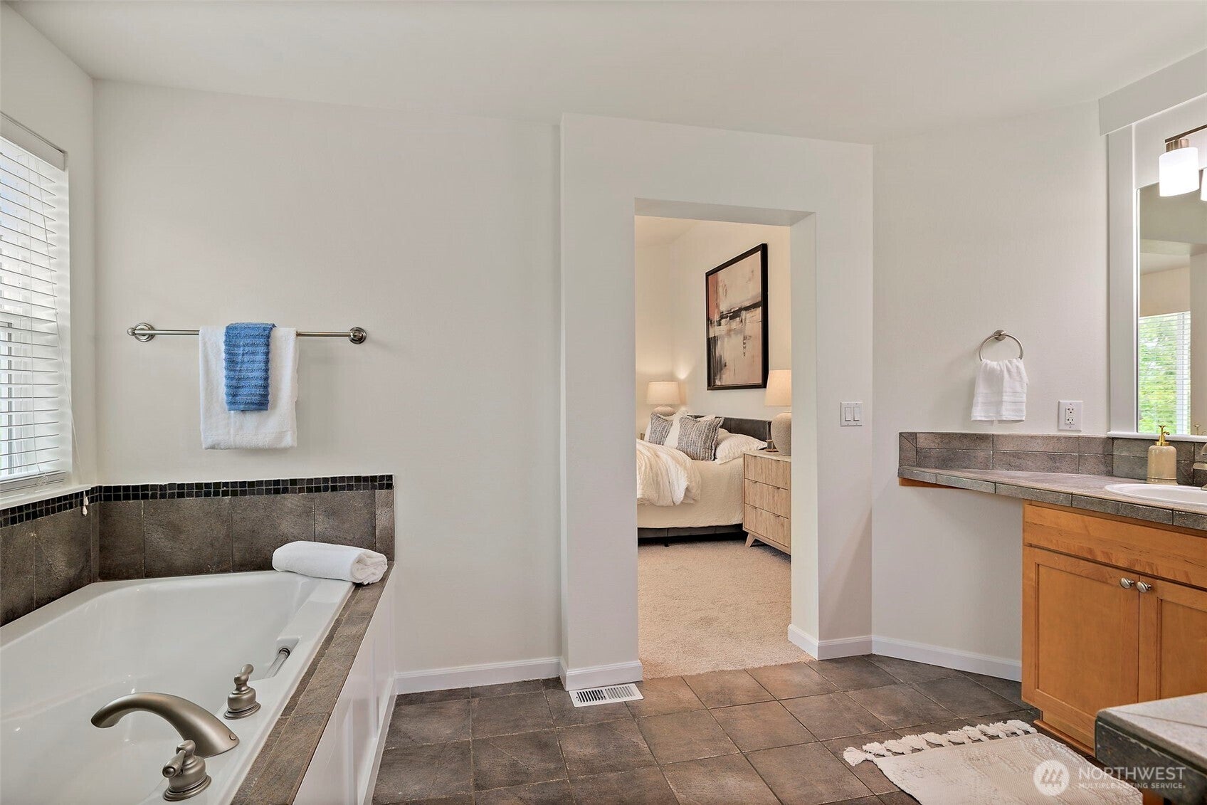 Snoqualmie, Washington, 98065, United States, 4 Bedrooms Bedrooms, ,4 BathroomsBathrooms,Residential,Active,1943832