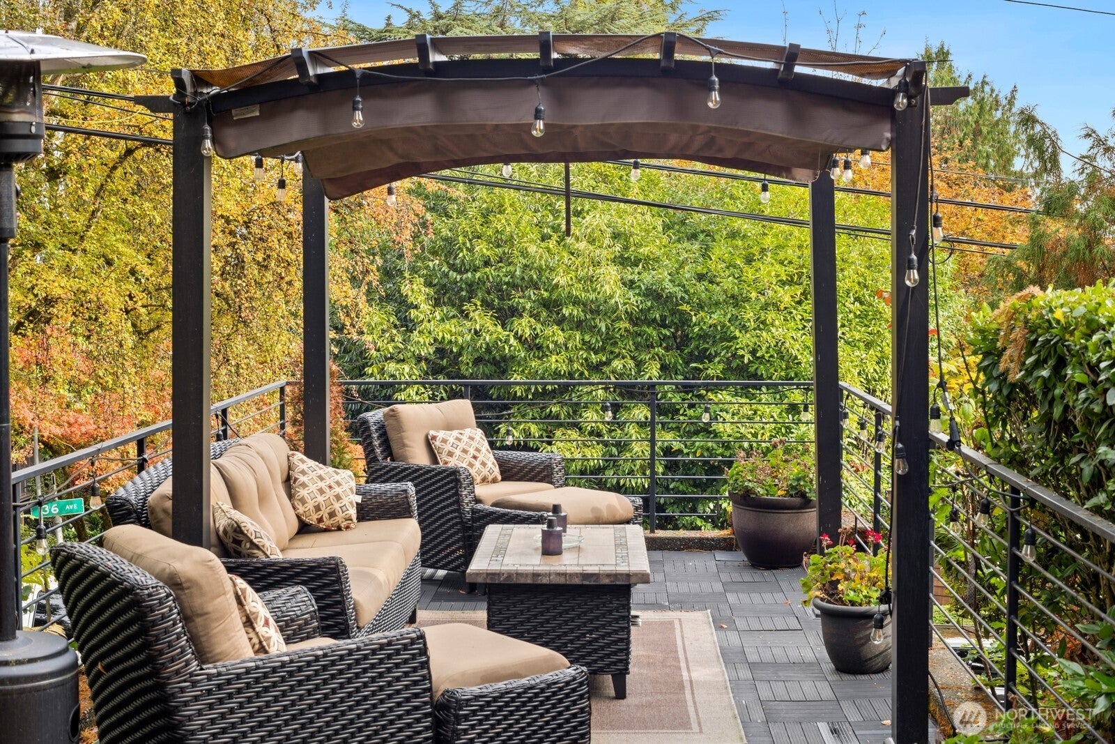 Seattle, Washington, 98122, United States, 3 Bedrooms Bedrooms, ,3 BathroomsBathrooms,Residential,Active,1988423